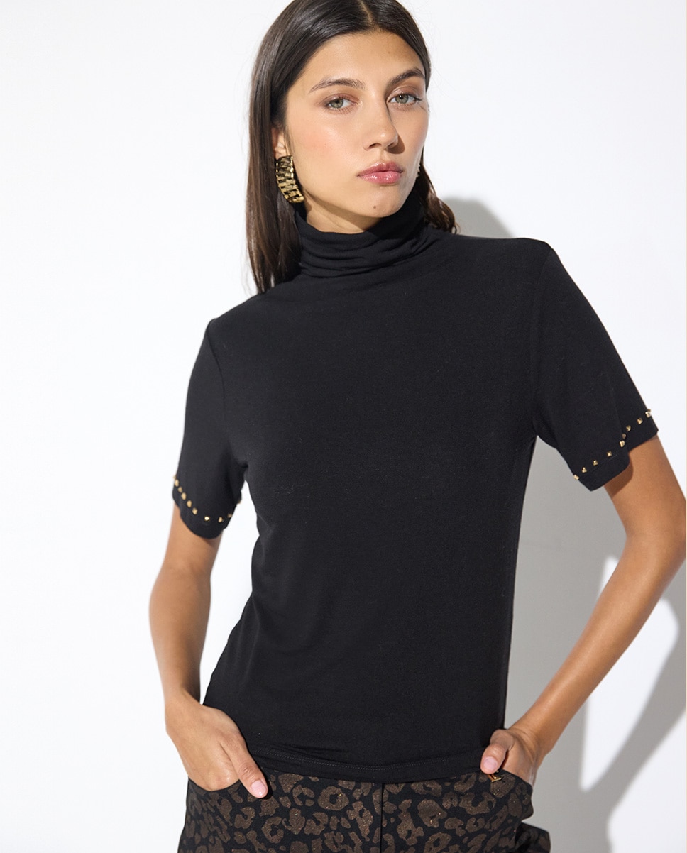 Camiseta de mujer cuello alto detalle de mini-tachita cuadrada - Lola Casademunt - Negro Negro-2