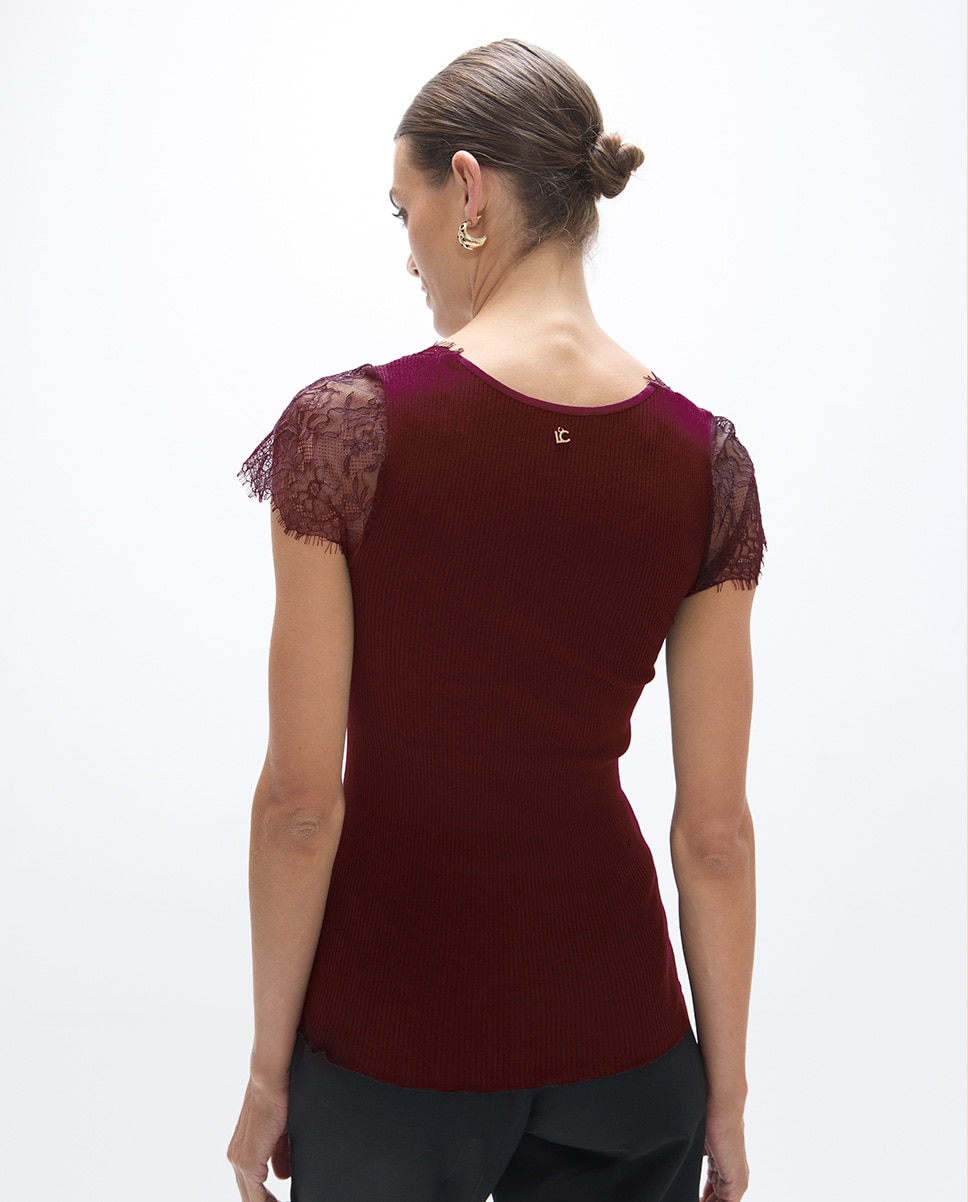 Camiseta de mujer con detalle de encaje en cuello y mangas - Lola Casademunt - Vino Vino-4