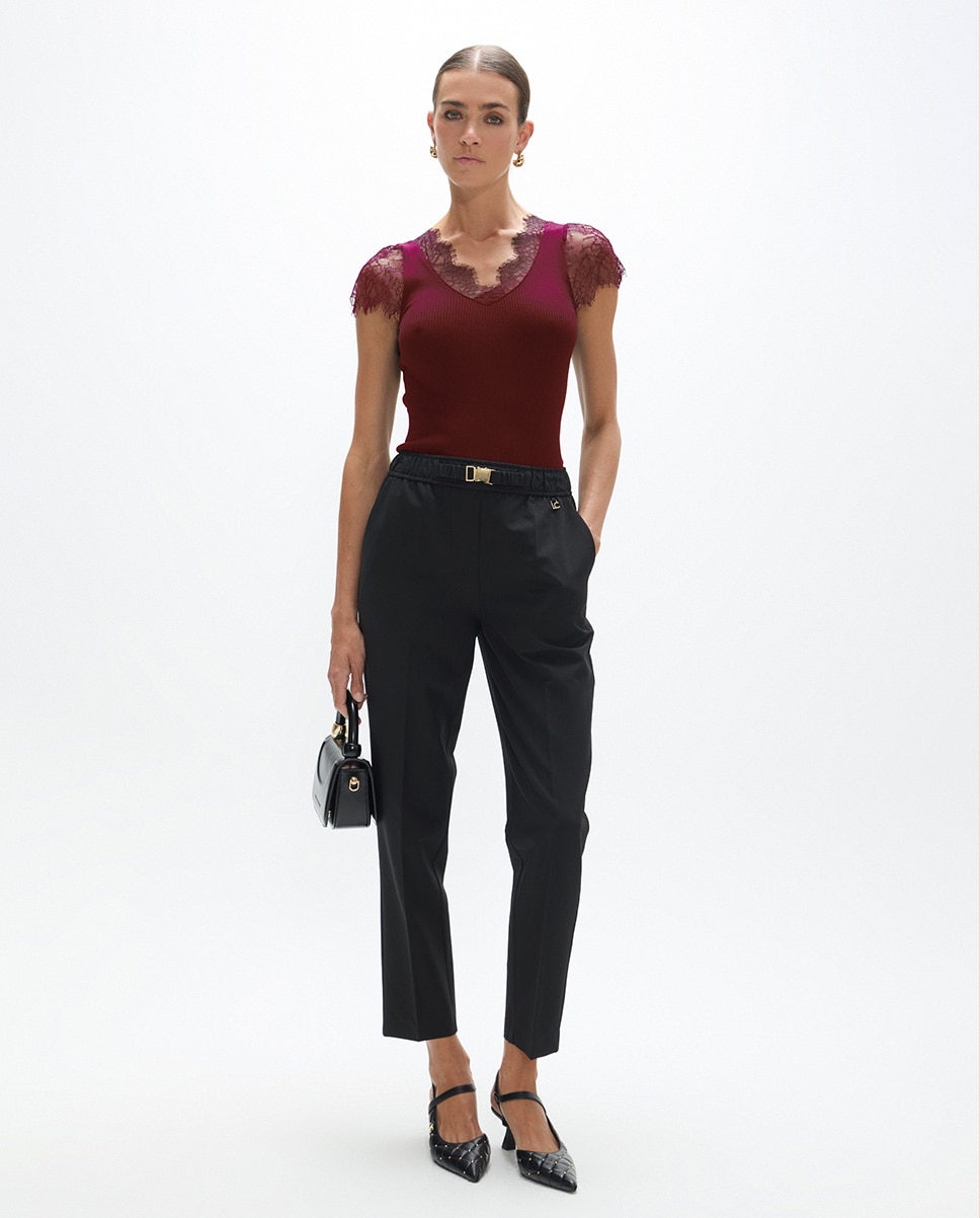 Camiseta de mujer con detalle de encaje en cuello y mangas - Lola Casademunt - Vino Vino-5