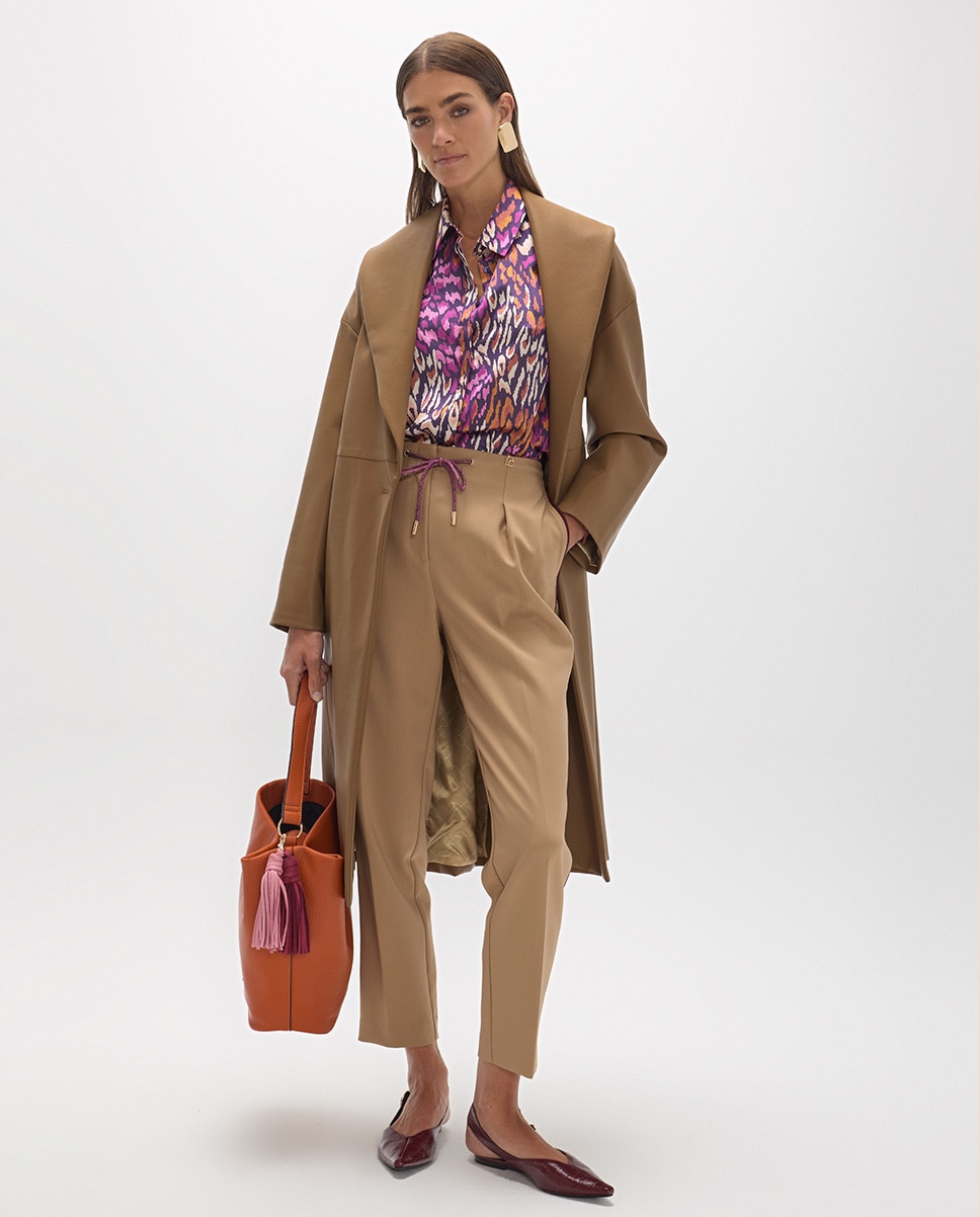 Pantalón jogger de mujer con cuerda cinturilla y piping lateral - Lola Casademunt - Caramelo Caramelo-1