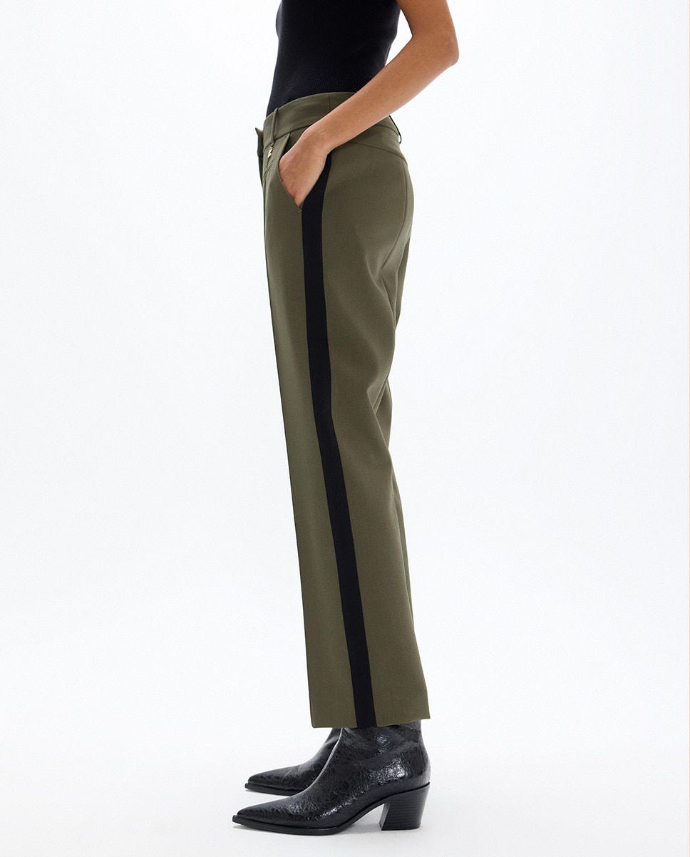 Pantalón de vestir de mujer ligeramente acampanado con pieza lateral grosgain - Lola Casademunt - Verde militar Verde militar-3