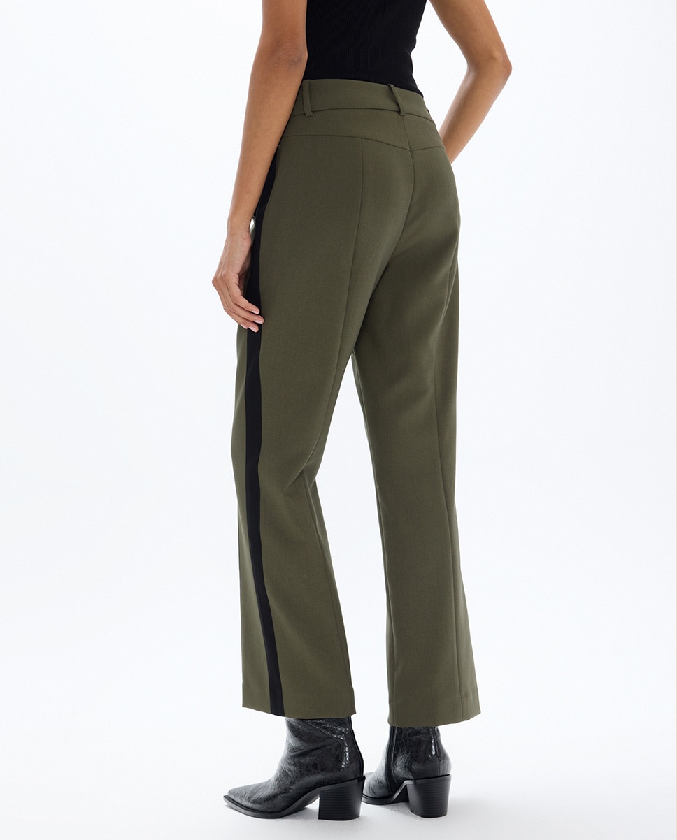 Pantalón de vestir de mujer ligeramente acampanado con pieza lateral grosgain - Lola Casademunt - Verde militar Verde militar-5