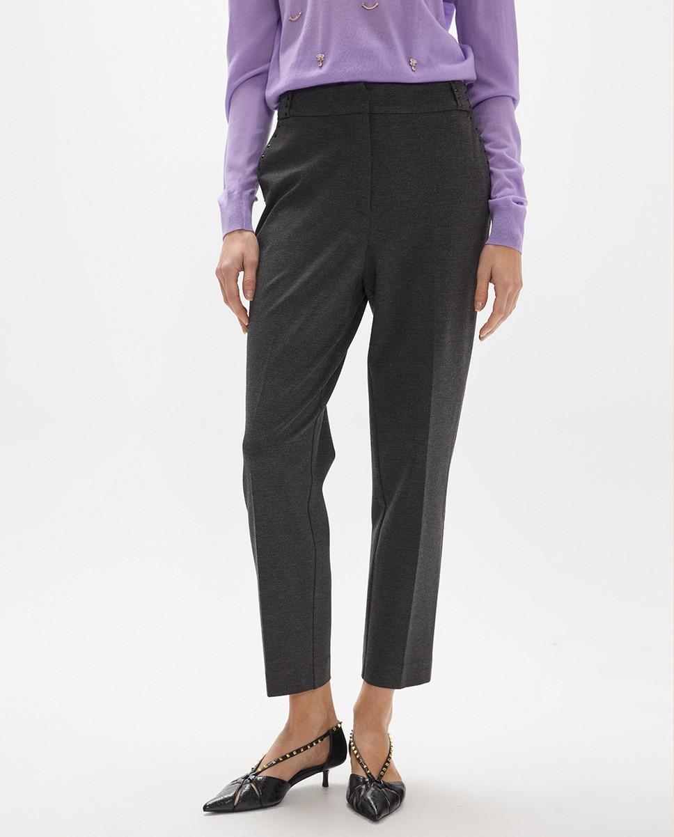 Pantalón recto de mujer punto roma con strass a tono en bolsillos y trabillas - Lola Casademunt - Gris oscuro Gris oscuro-2