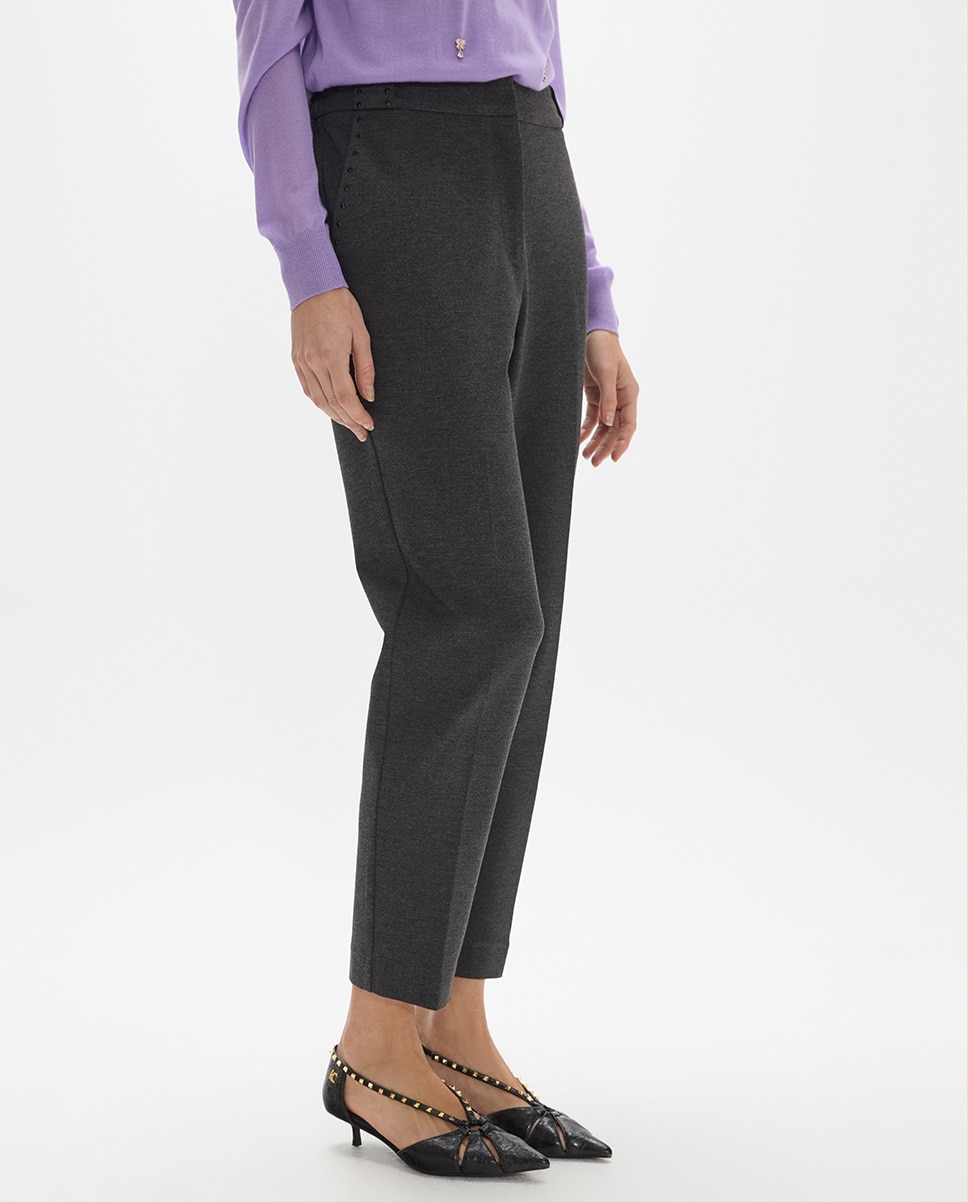 Pantalón recto de mujer punto roma con strass a tono en bolsillos y trabillas - Lola Casademunt - Gris oscuro Gris oscuro-3