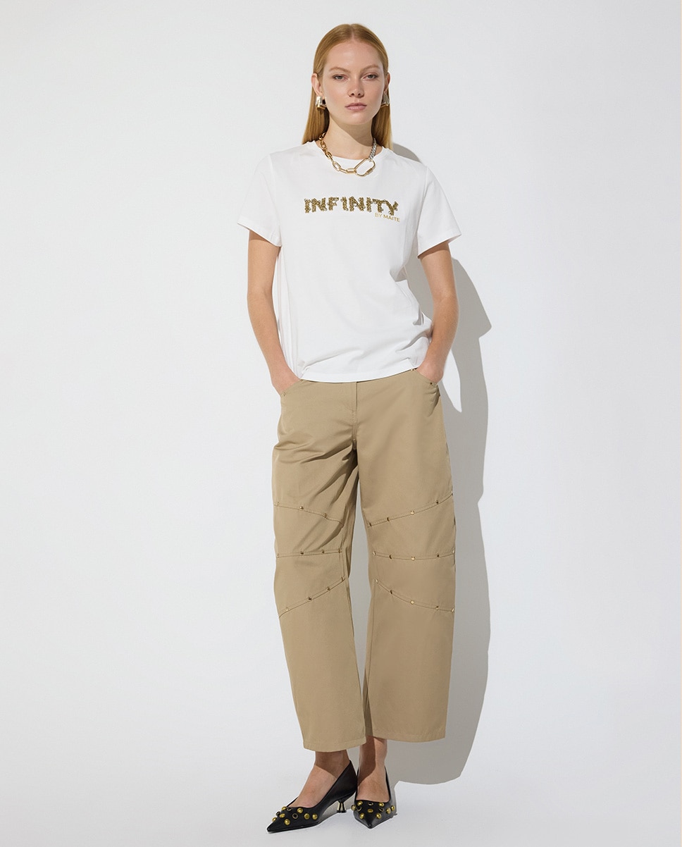 Imagen 0 de Pantalón recto de mujer algodonero con cortes y tachas Beige