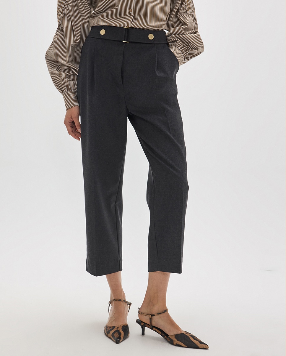 Pantalón de vestir de mujer pinzas con hebilla y snaps - Lola Casademunt - Gris Gris-2