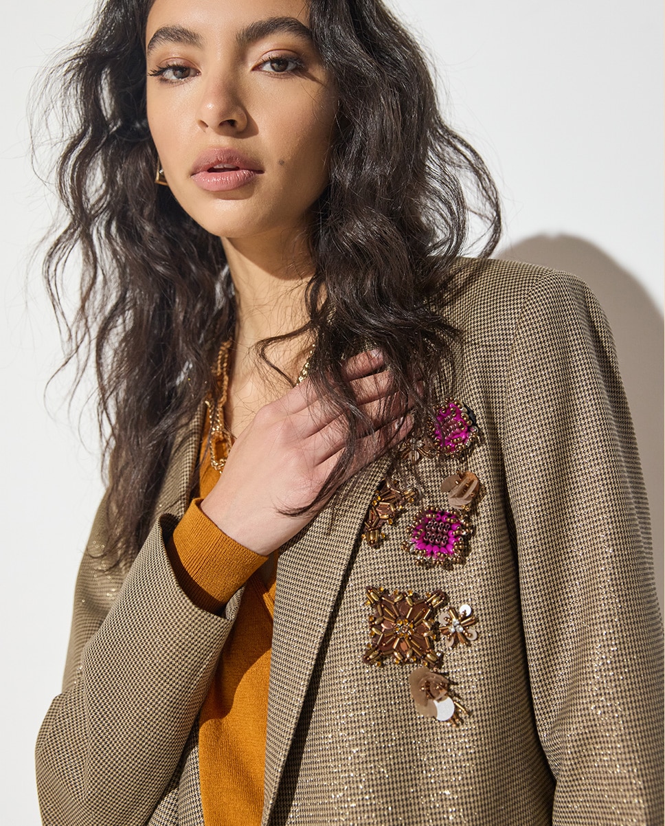 Americana de mujer pata de gallo lúrex con apliques 45a - Lola Casademunt - Oro Oro-4