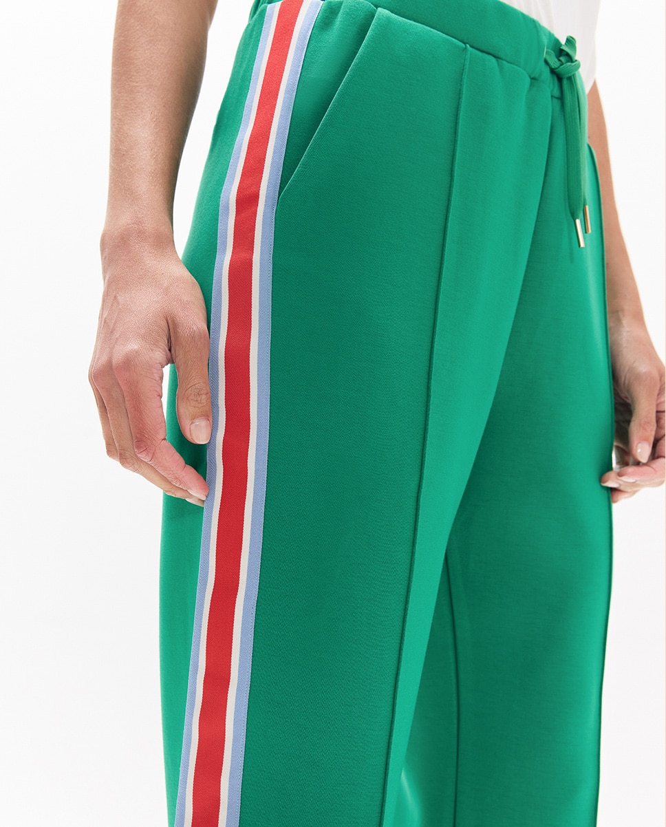Pantalón jogger de mujer con banda lateral tricolor y cordón de ajuste - Lola Casademunt - Verde Verde-4