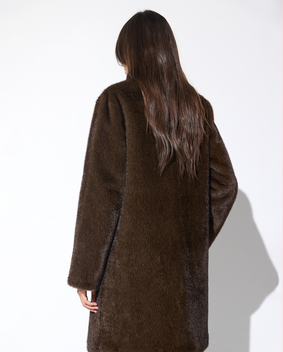 Abrigo de pelo de mujer largo detalles tachas - Lola Casademunt - Marrón Marrón-5
