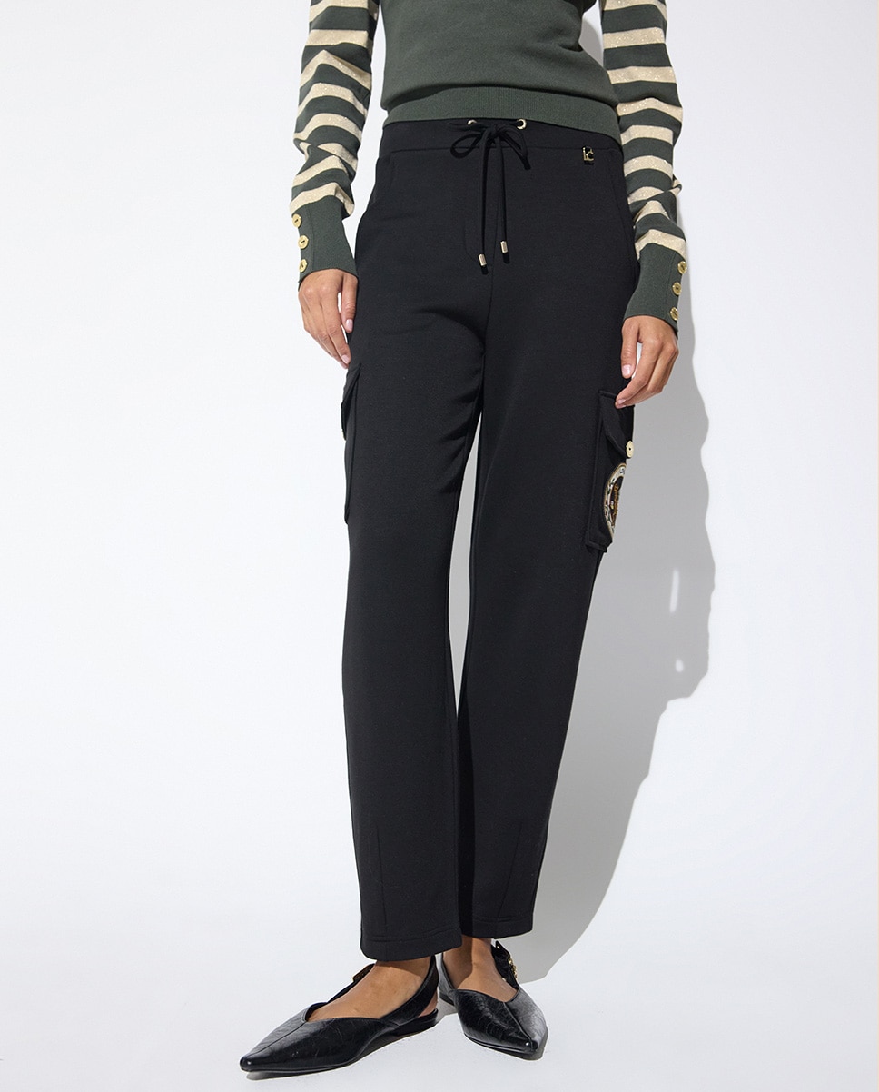 Pantalón recto de mujer con cordón de ajuste y bolsillo cargo - Lola Casademunt - Negro Negro-2