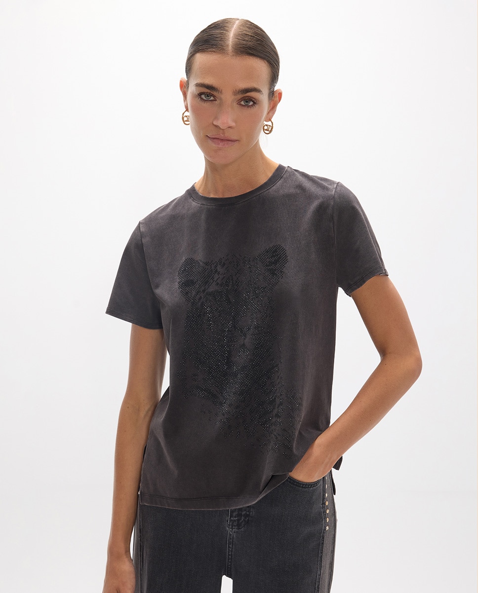 Camiseta de mujer cuello caja fit con aberturas laterales y gráfico posicionado - Lola Casademunt - Negro Negro-1