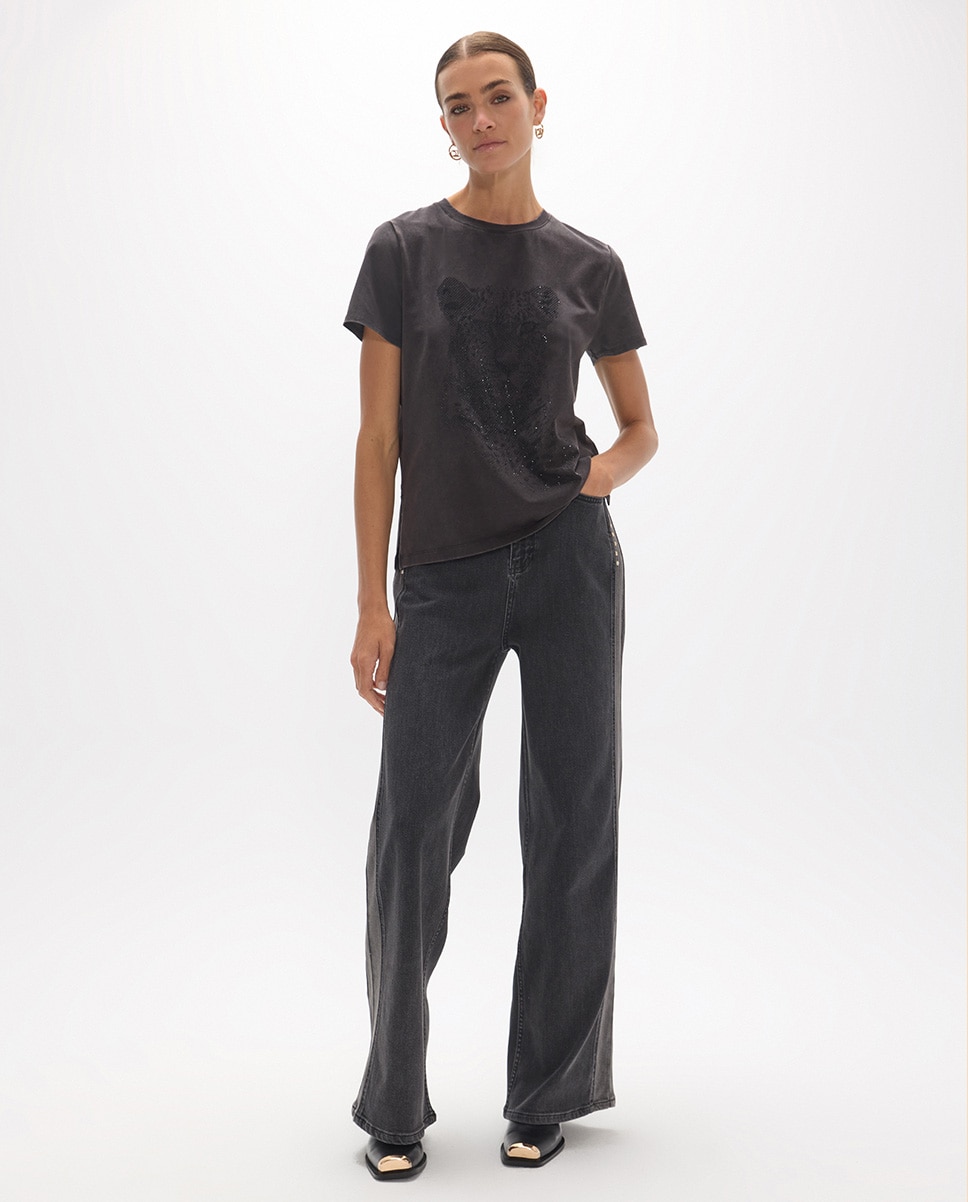 Camiseta de mujer cuello caja fit con aberturas laterales y gráfico posicionado - Lola Casademunt - Negro Negro-5