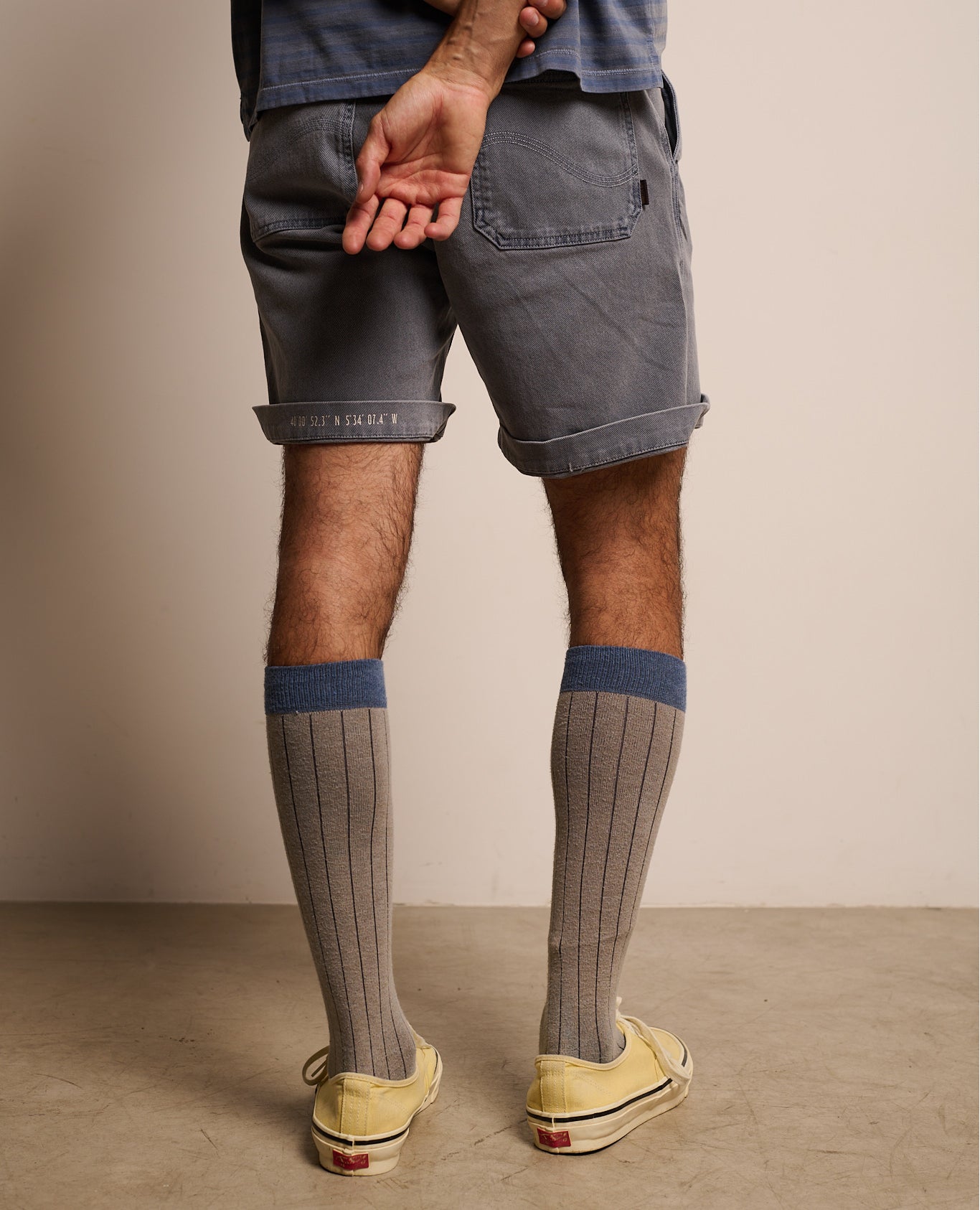 Imagen 2 de Pantalón corto clemen short de hombre dusty leave - Tintoremus Sttudio - Azul Azul