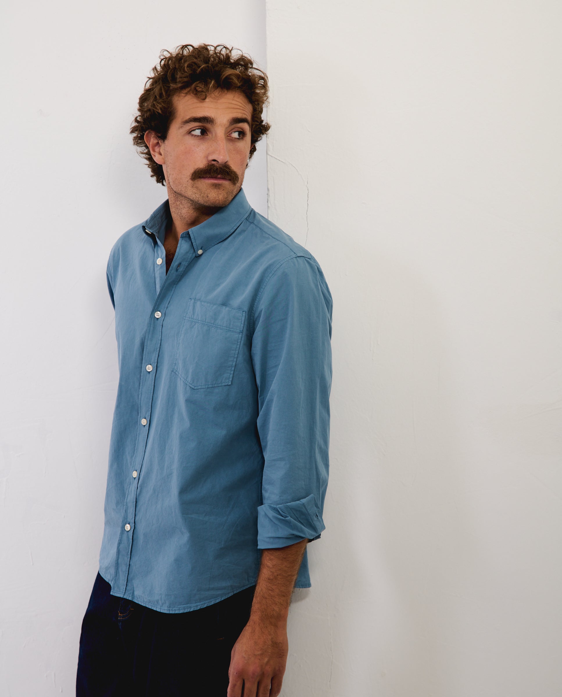 Imagen 2 de Camisa de hombre tipo oxford james - Tintoremus Sttudio - Azul Azul