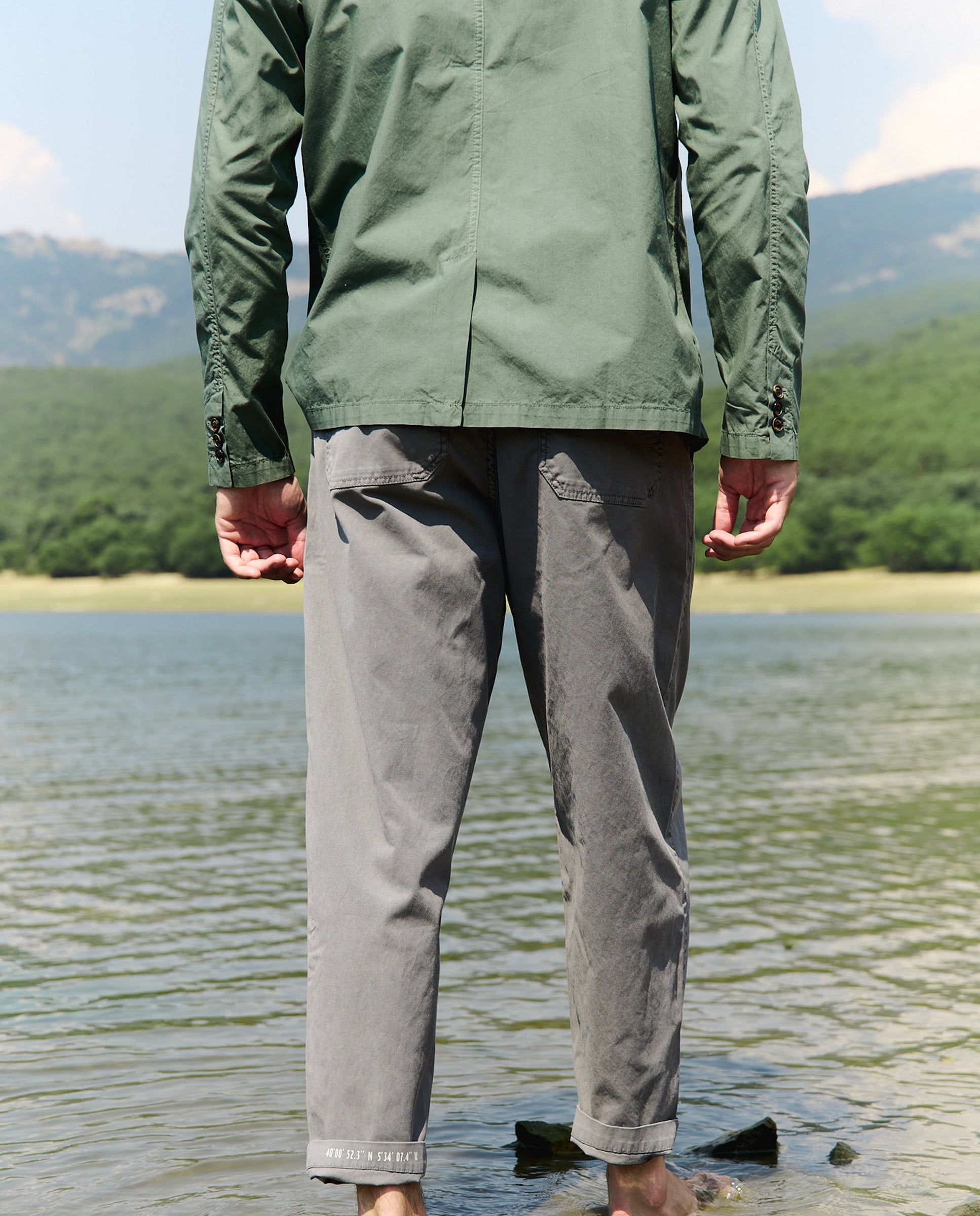 Imagen 2 de Pantalón de pinzas de hombre cropped dylan - Tintoremus Sttudio - Gris Gris