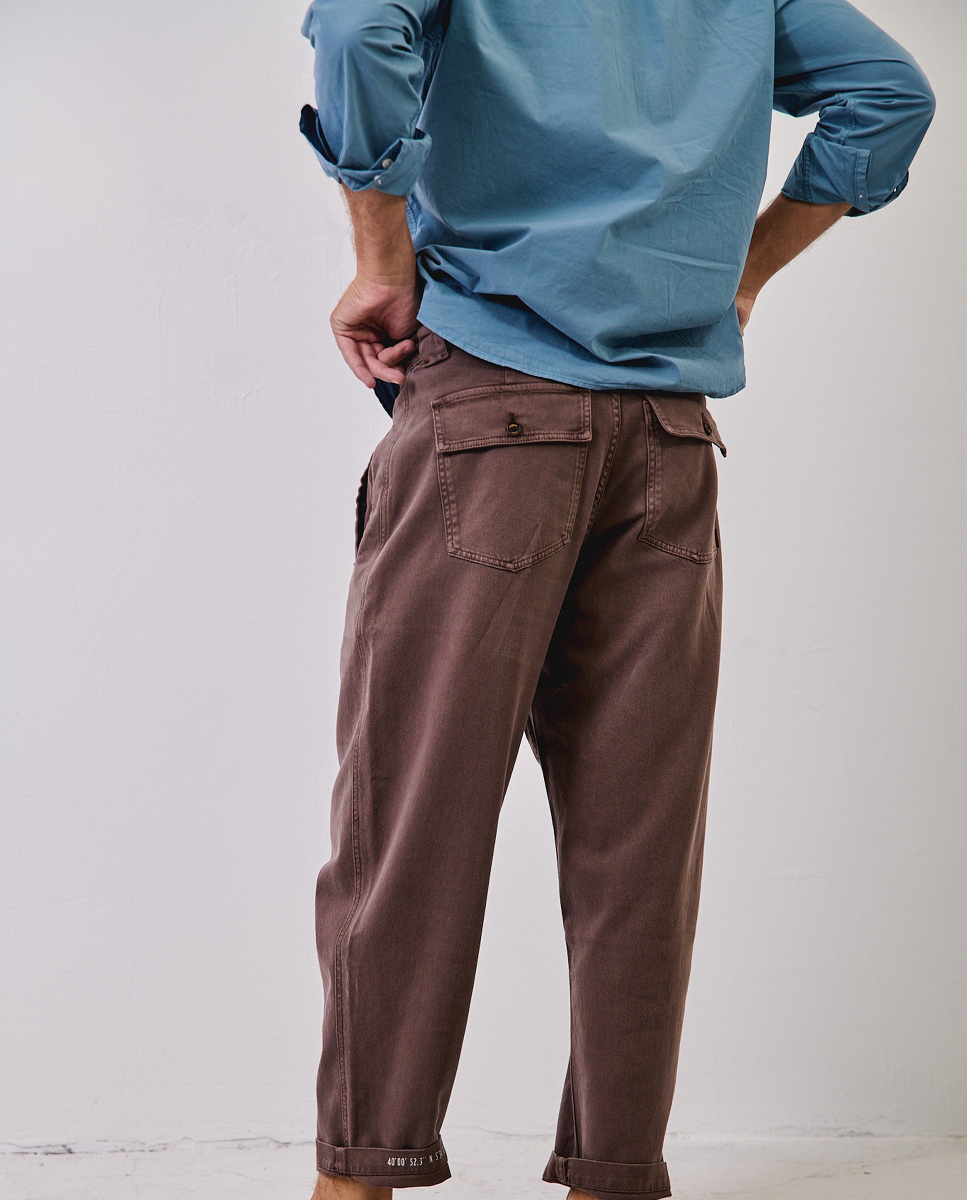 Imagen 2 de Pantalón de hombre cropped relaxed-tapered cosme - Tintoremus Sttudio - Marrón Marrón