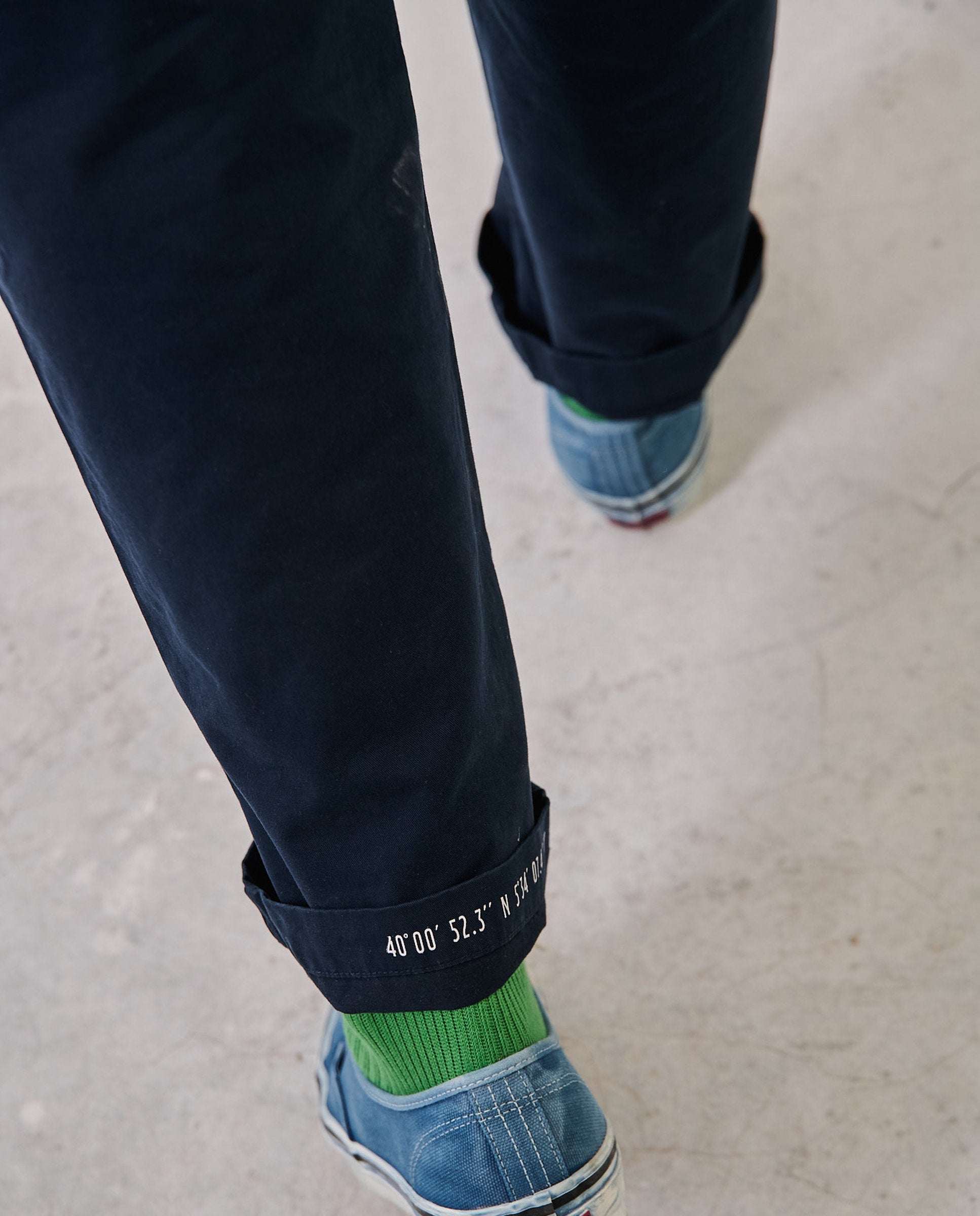 Imagen 3 de Pantalón chino de hombre corte recto con pinzas clemen - Tintoremus Sttudio - Azul Azul