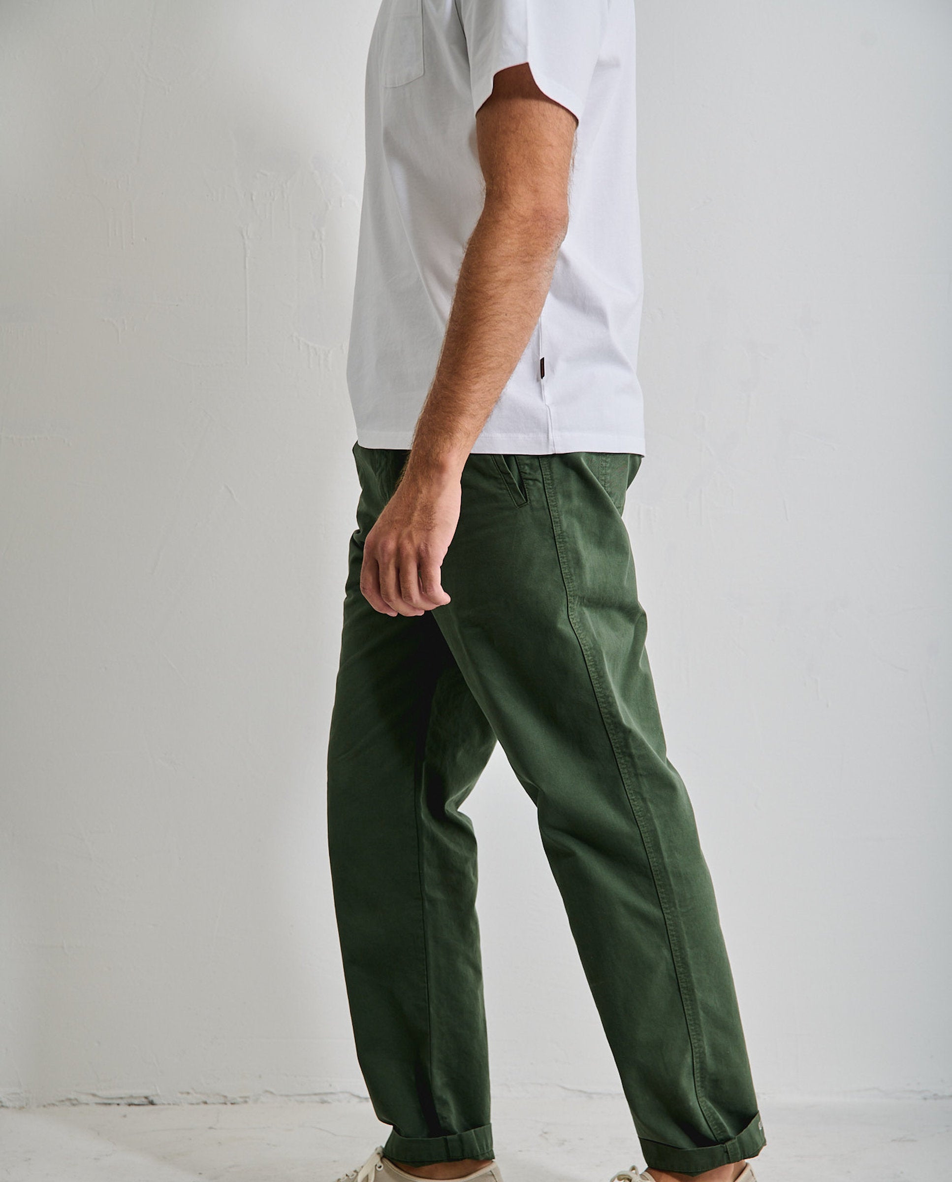 Imagen 2 de Pantalón chino de hombre corte recto con pinzas clemen - Tintoremus Sttudio - Verde Verde