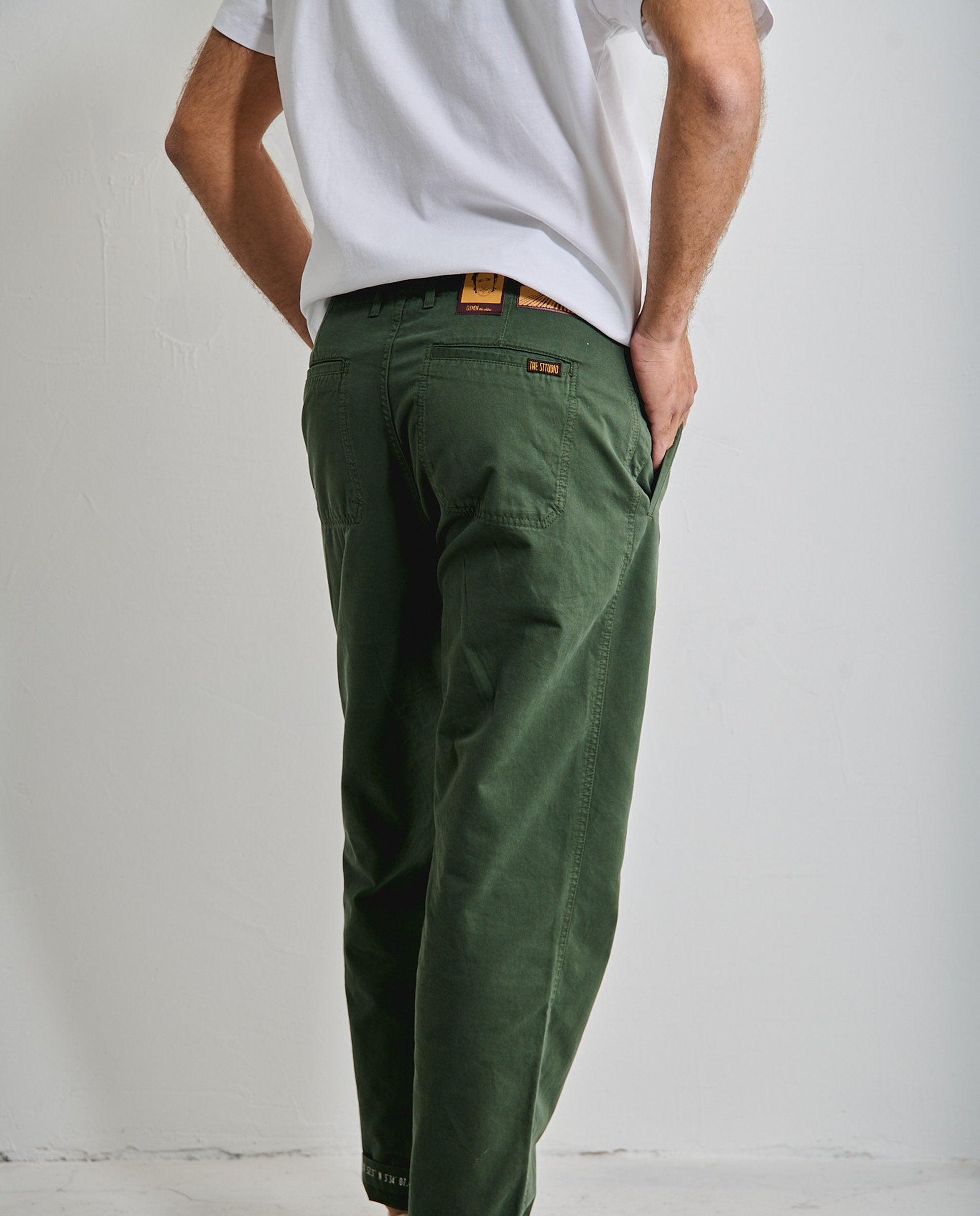 Imagen 3 de Pantalón chino de hombre corte recto con pinzas clemen - Tintoremus Sttudio - Verde Verde