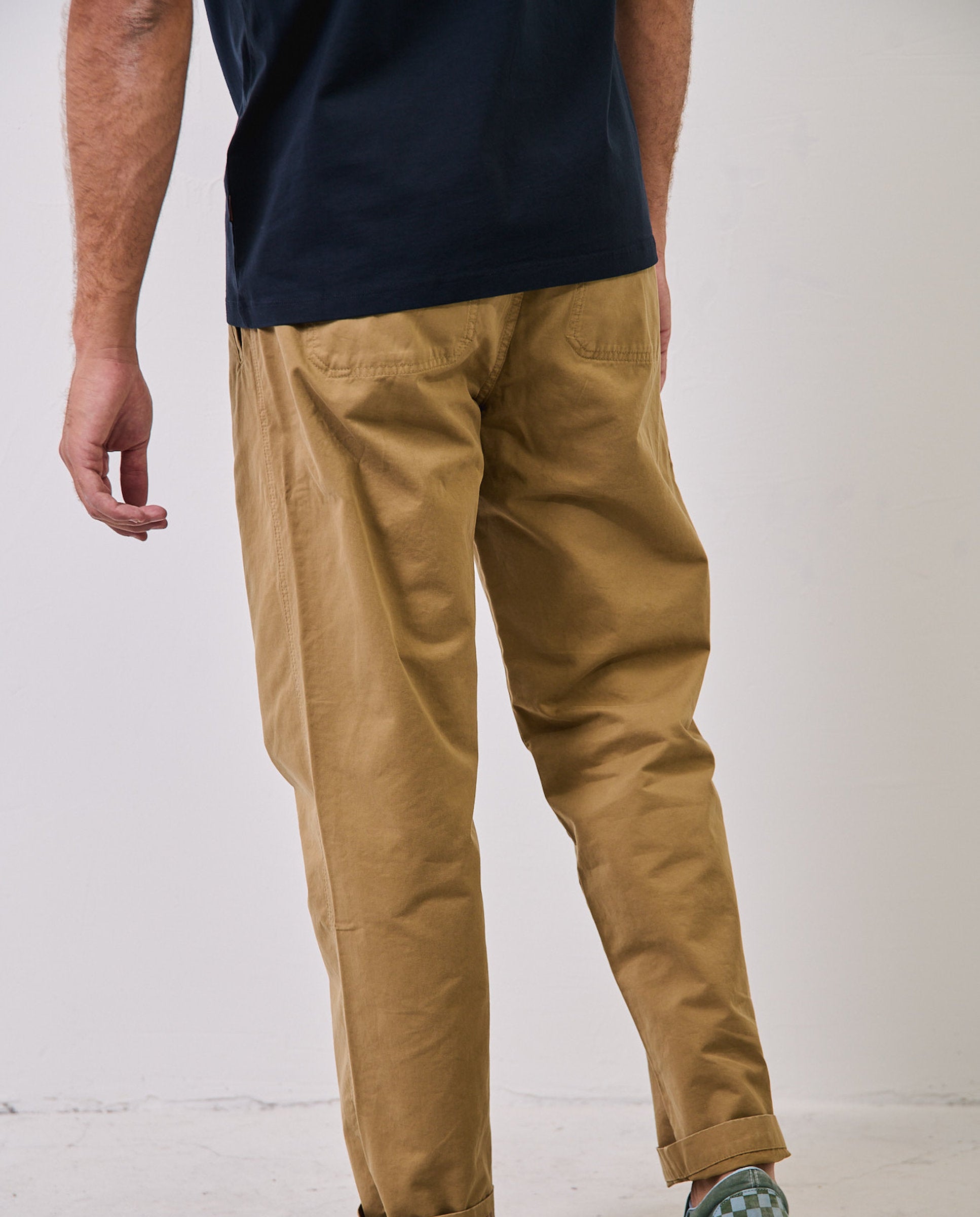Imagen 3 de Pantalón chino de hombre corte recto con pinzas clemen - Tintoremus Sttudio - Marrón Marrón
