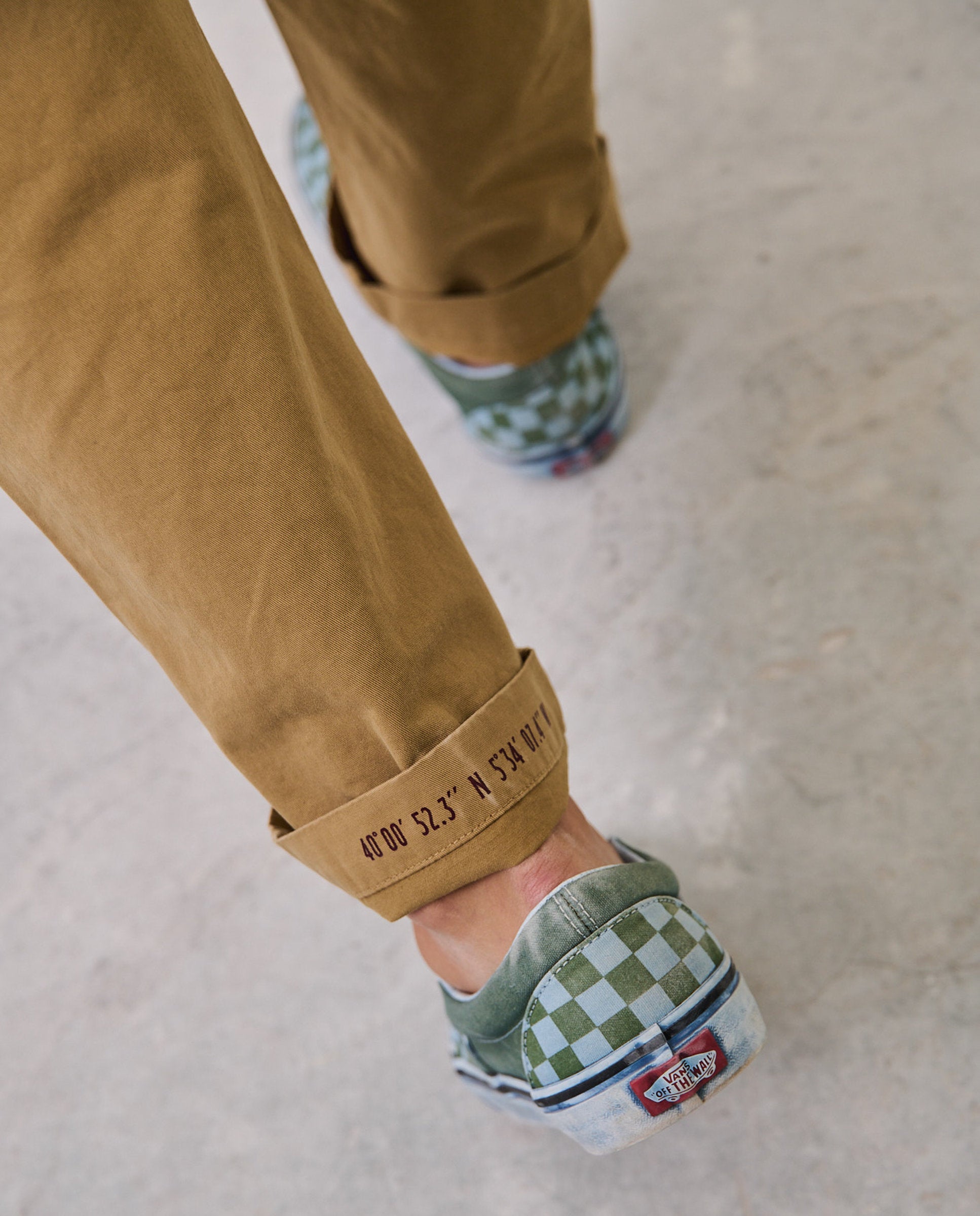Imagen 4 de Pantalón chino de hombre corte recto con pinzas clemen - Tintoremus Sttudio - Marrón Marrón