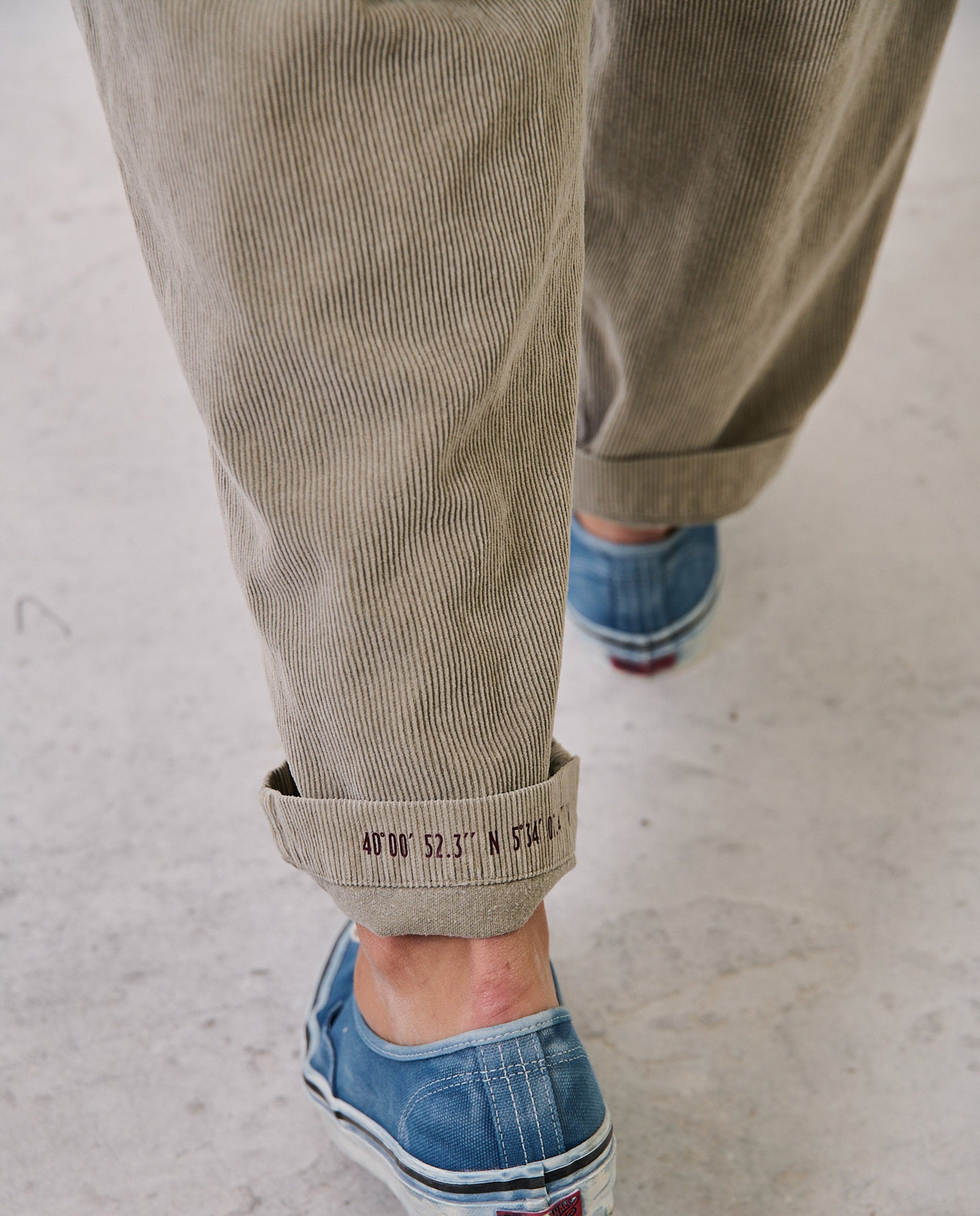 Imagen 3 de Pantalón de pana de hombre corte cropped cosme corduroy - Tintoremus Sttudio - Marrón Marrón