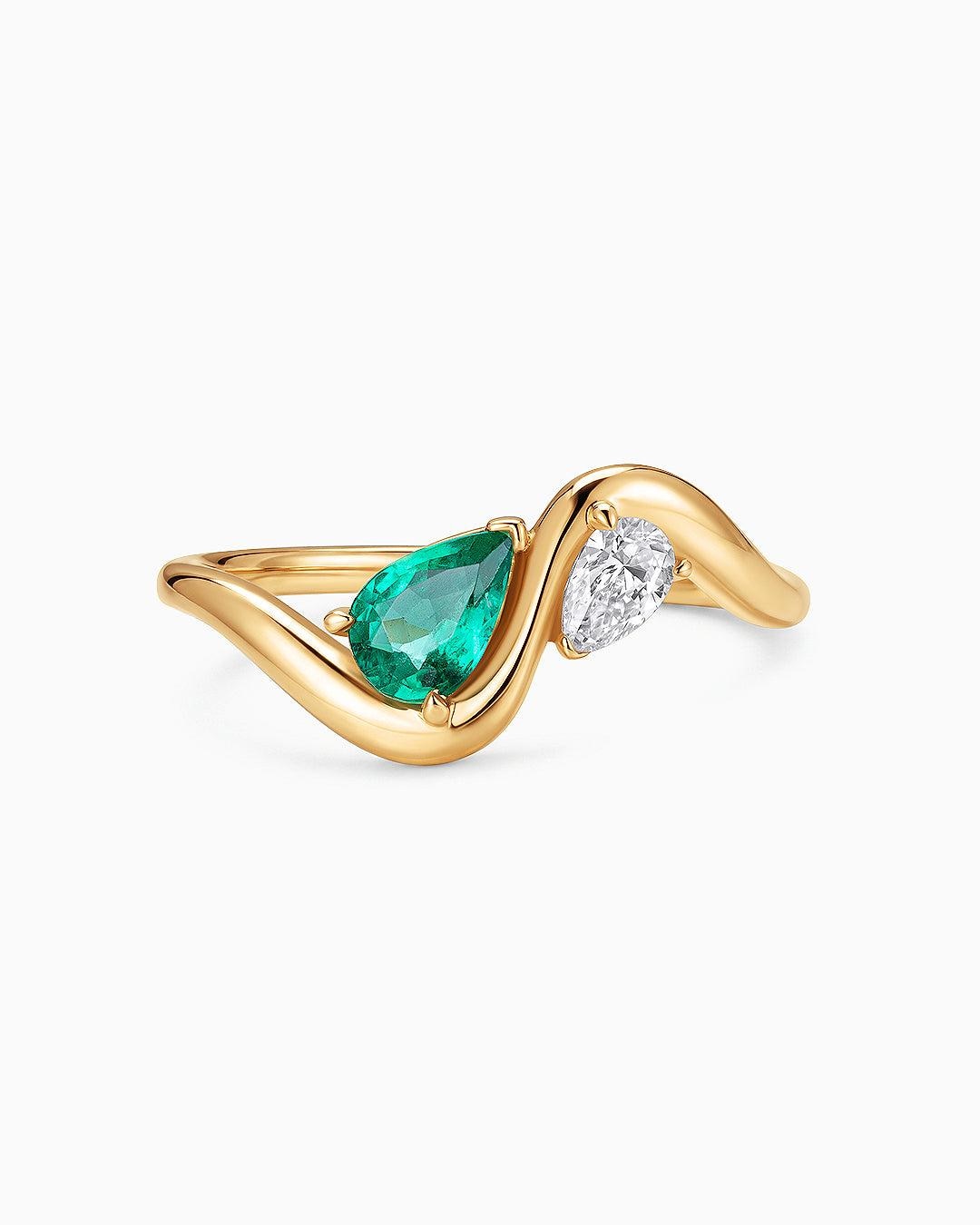 Imagen 1 de Sortija liora de esmeralda y diamante en oro amarillo de 18 kt Verde