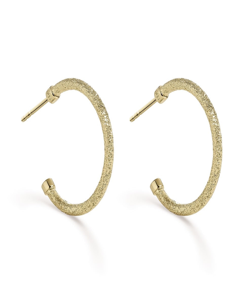 Pendientes criollas abiertas de plata bañada en oro con textura brillante Oro-1