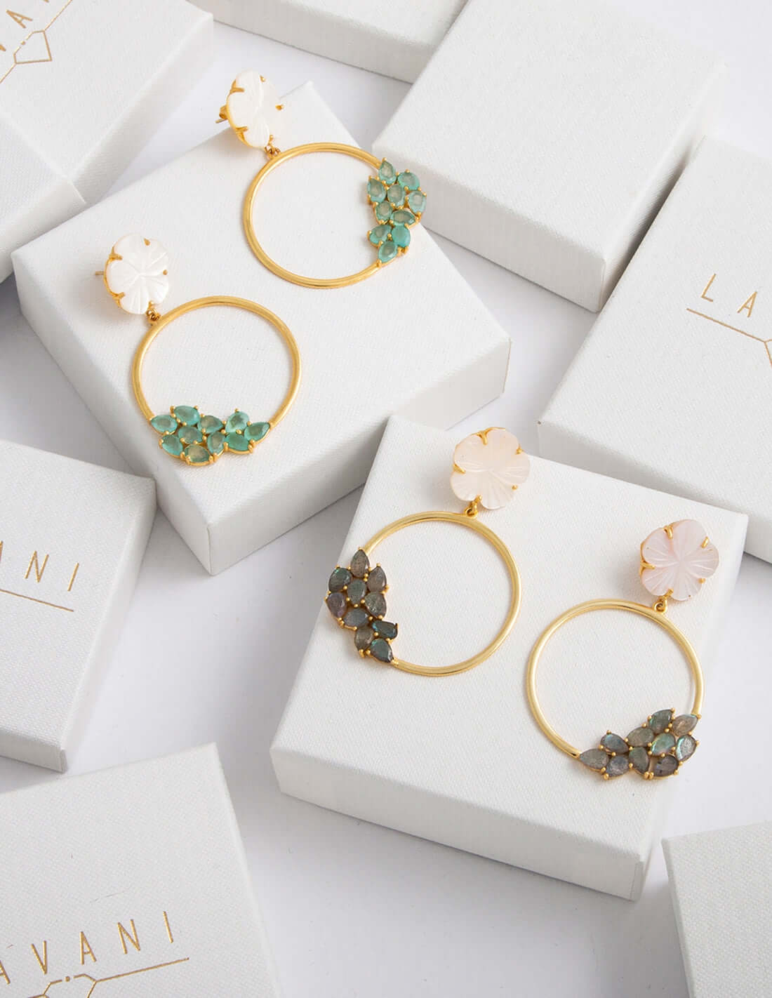Pendientes bañados en oro con piedras forma de flor daisy - Lavani Jewels - Verde Verde-5