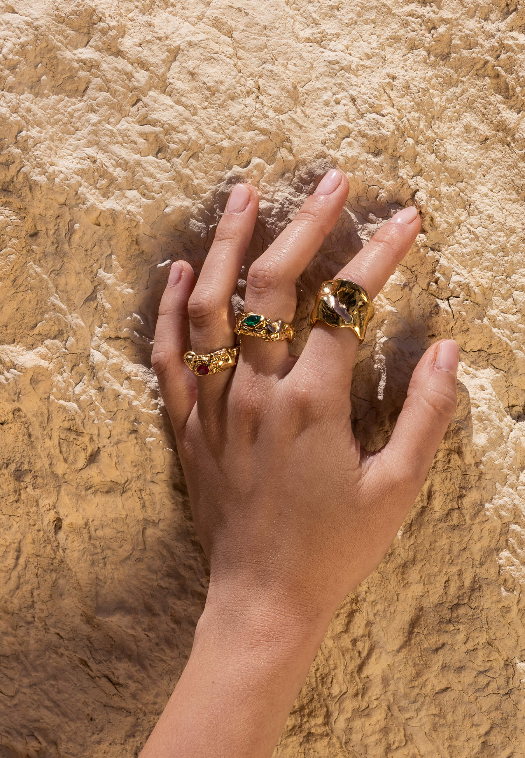 Anillo bañado en oro grueso con piedra estilo atemporal - Lavani Jewels - Verde Verde-3