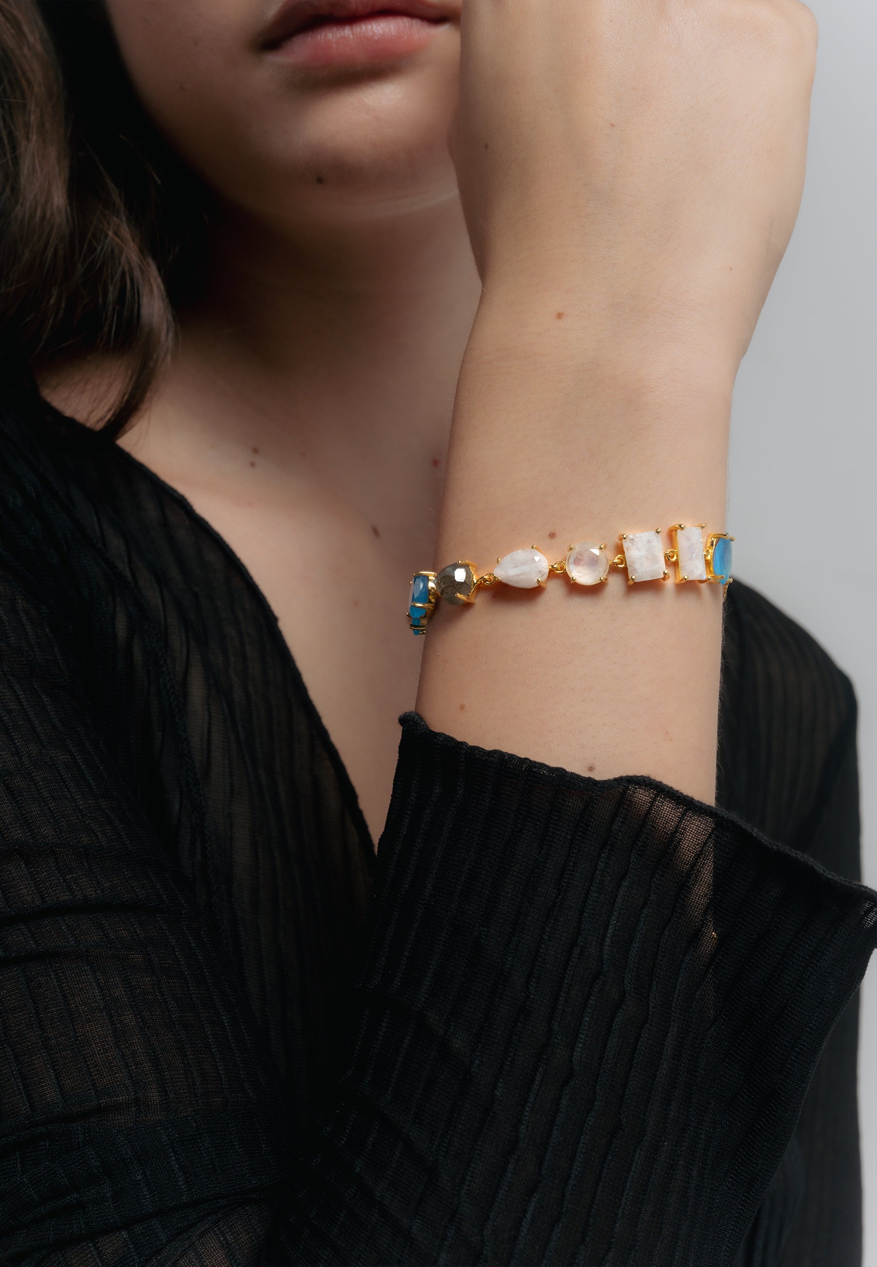 Pulsera de cadena bañada en oro con piedras portobello - Lavani Jewels - Blanco Blanco-5