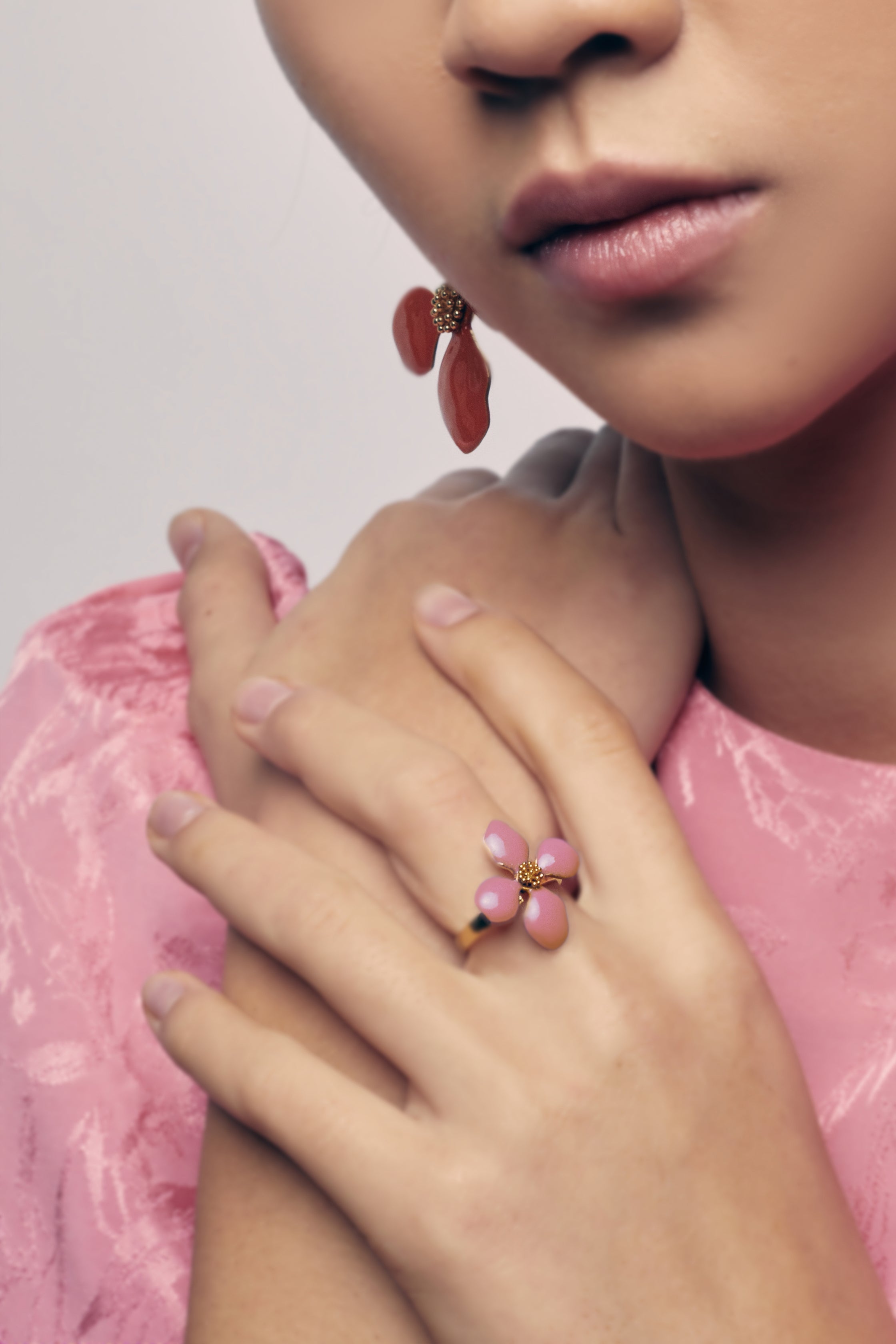 Anillo bañado en oro con piedra estilo contemporáneo cassia - Lavani Jewels - Rosa Rosa-2