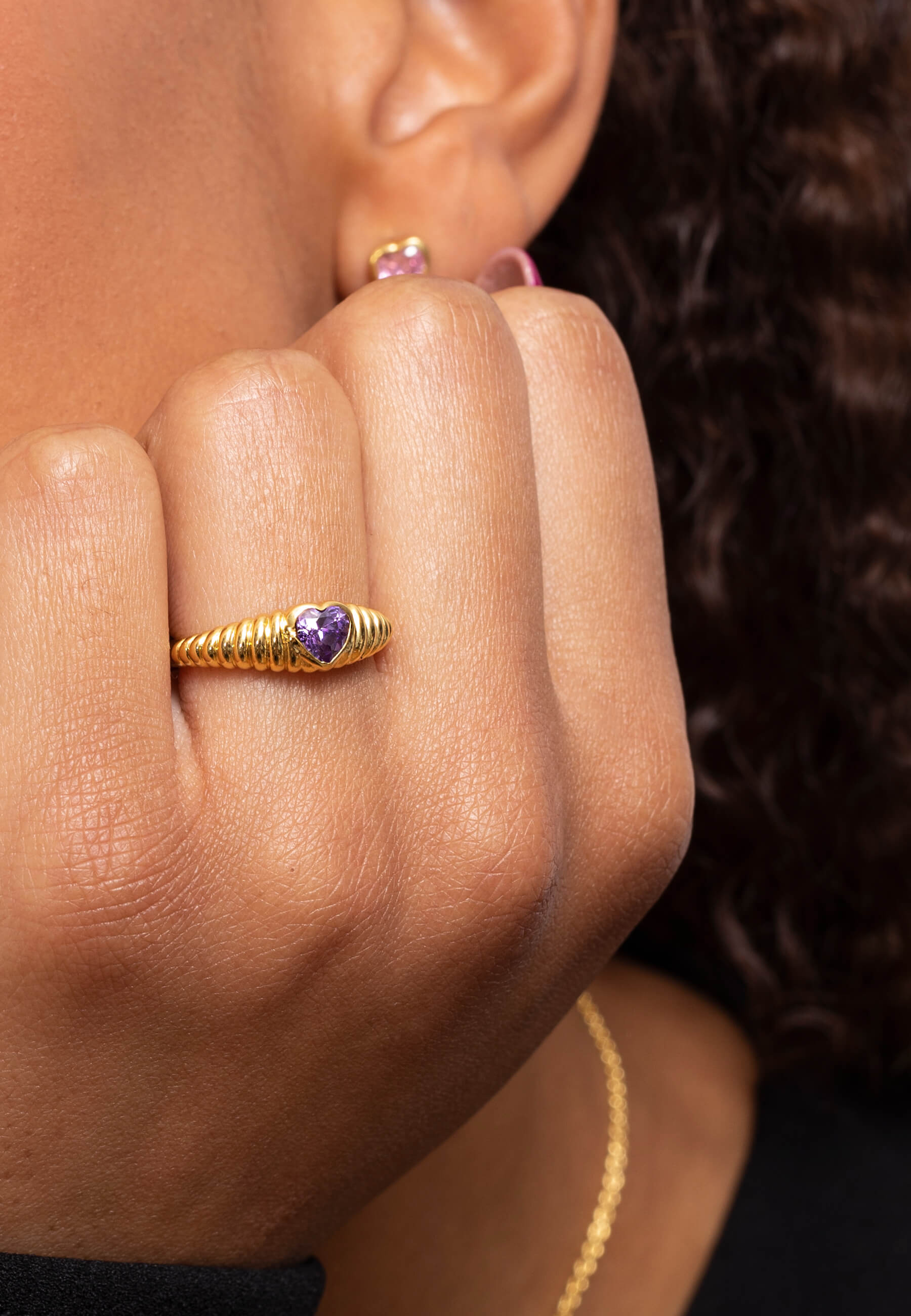 Anillo sello bañado en oro con amatista estilo romántico corazón - Lavani Jewels - Morado Morado-3