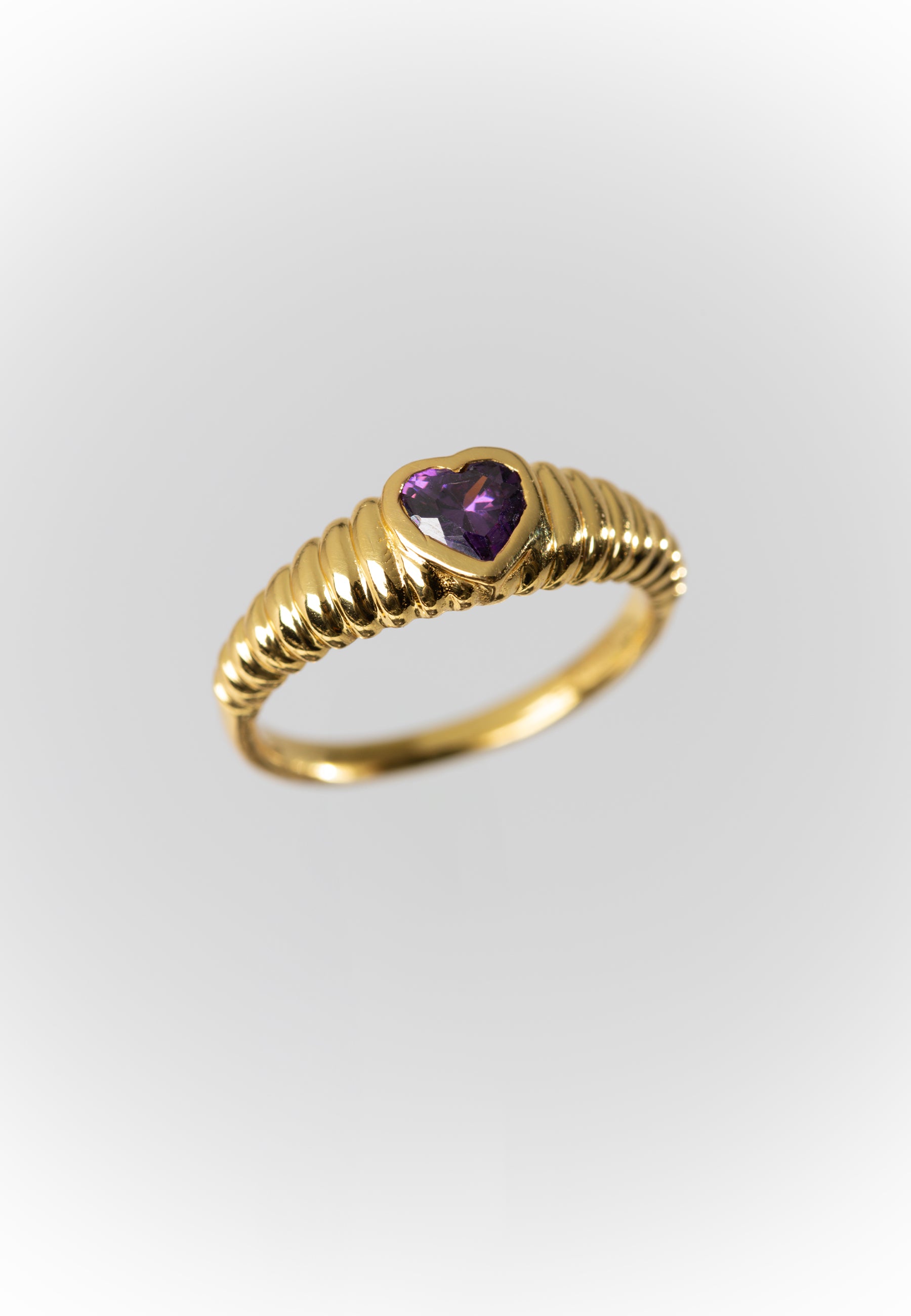 Anillo sello bañado en oro con amatista estilo romántico corazón - Lavani Jewels - Morado Morado-5