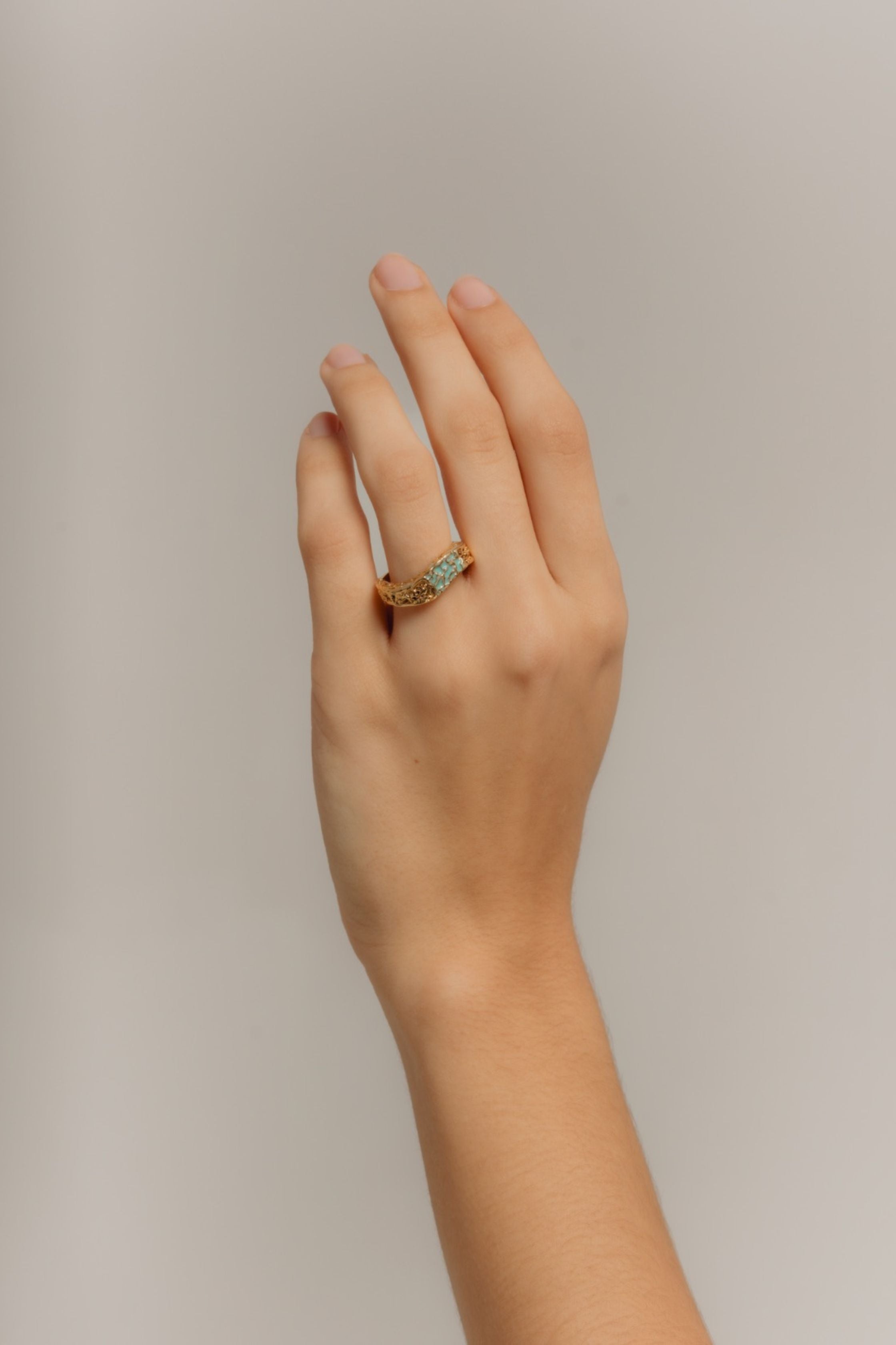 Anillo sello bañado en oro con piedra diseño vibrante geiser - Lavani Jewels - Azul Turquesa Azul Turquesa-5