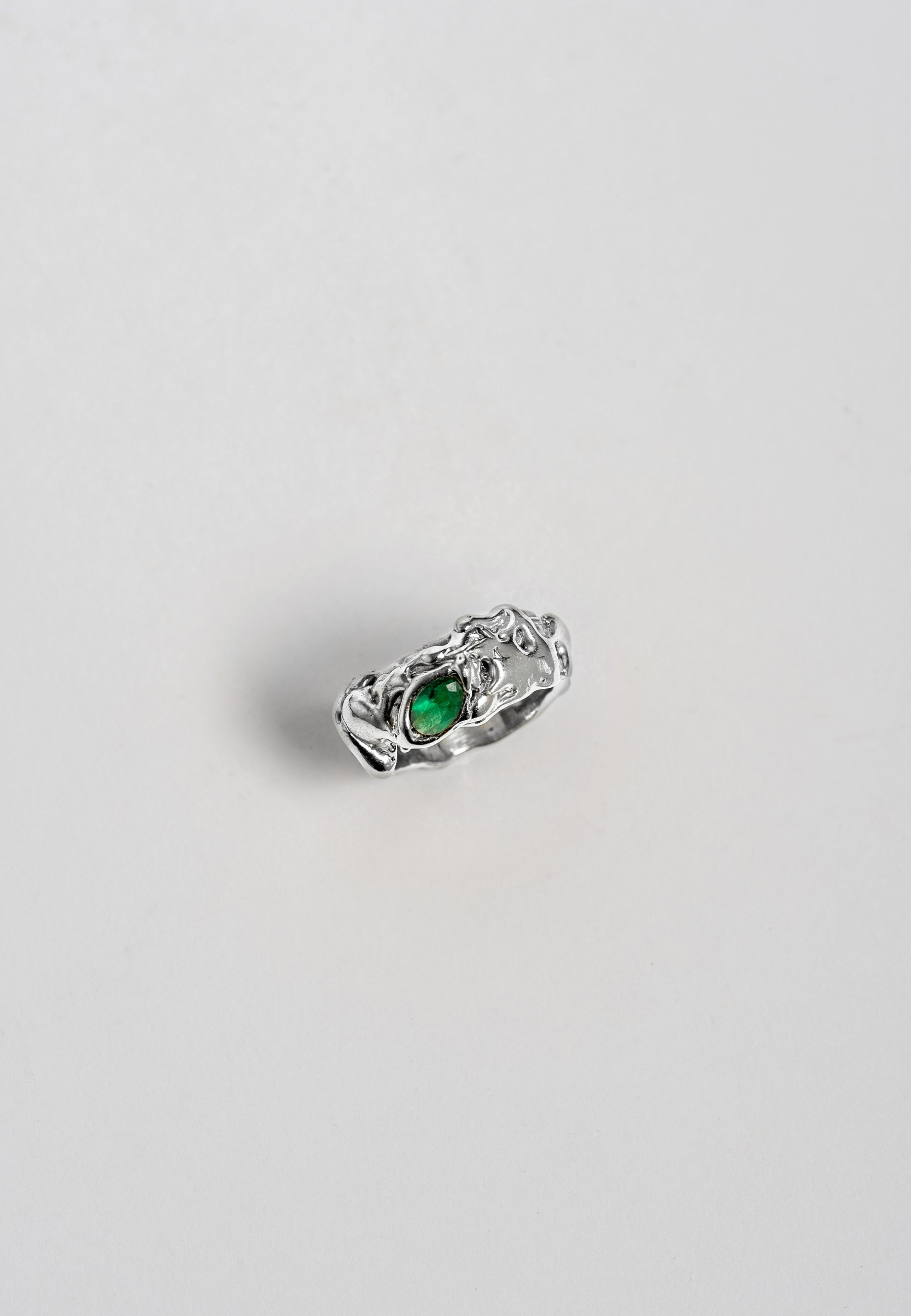 Anillo de plata con piedra silueta envolvente - Lavani Jewels - Verde Verde-2