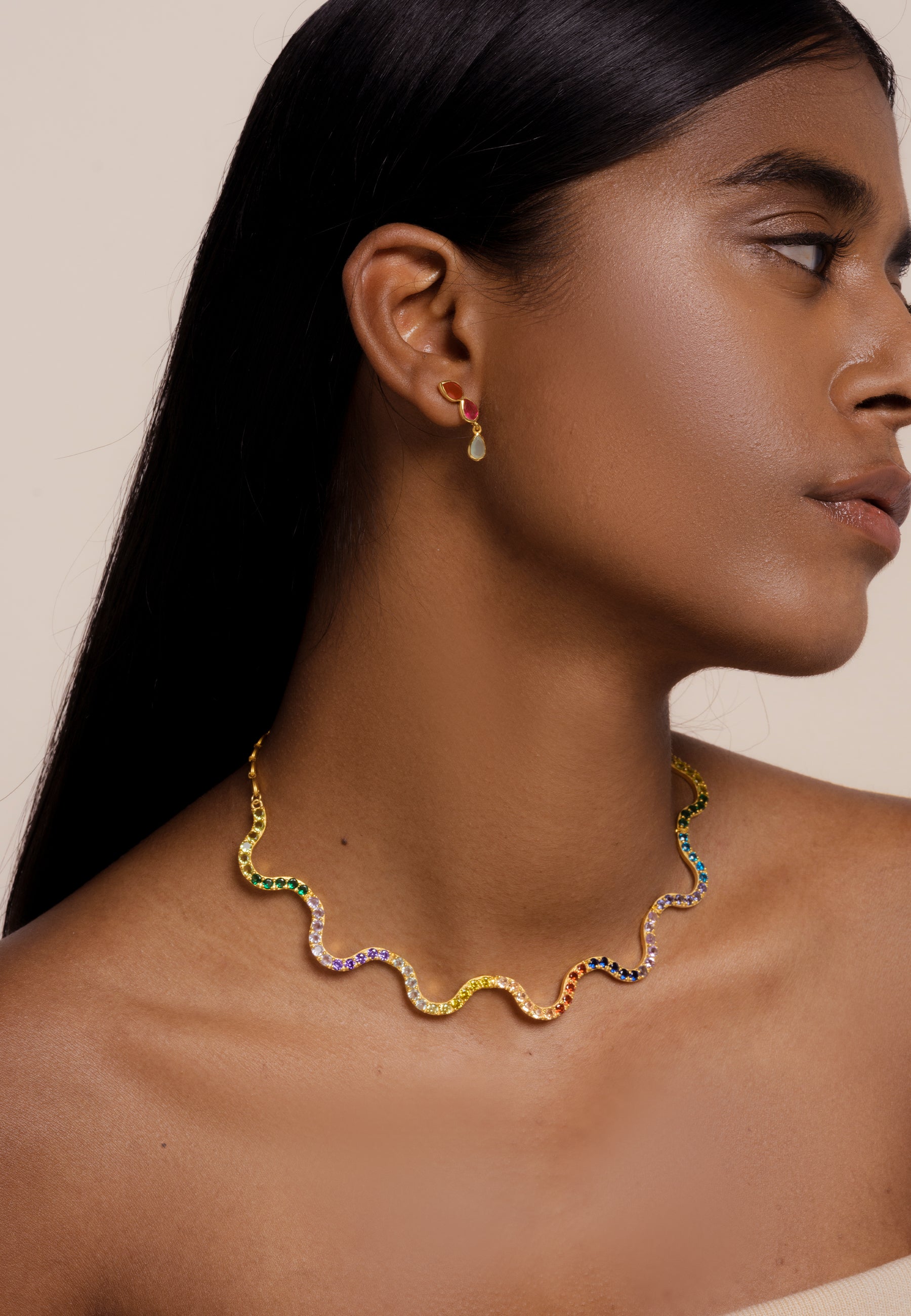 Imagen 0 de Gargantilla bañada en oro con piedras diseño vibrante Multicolor