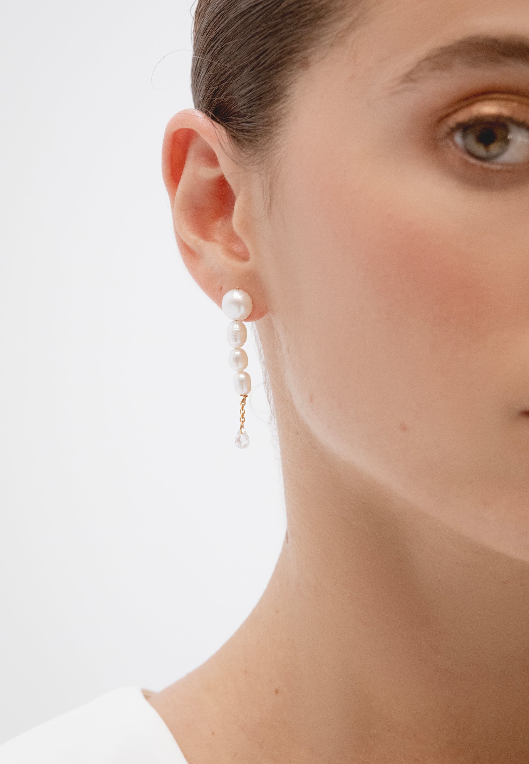 Imagen 2 de Pendientes bañados en oro con perlas mini brisa - Lavani Jewels - Blanco Blanco