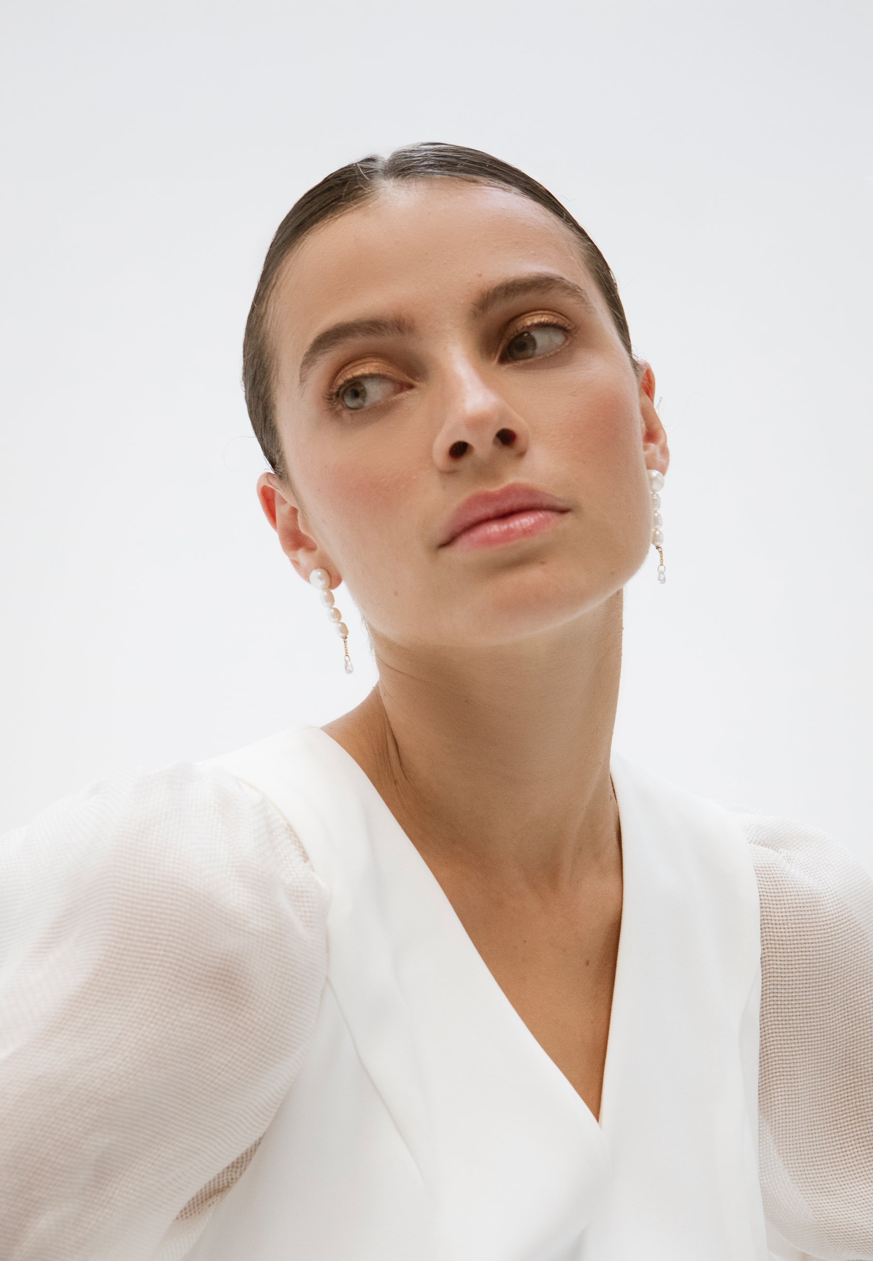 Imagen 6 de Pendientes bañados en oro con perlas mini brisa - Lavani Jewels - Blanco Blanco