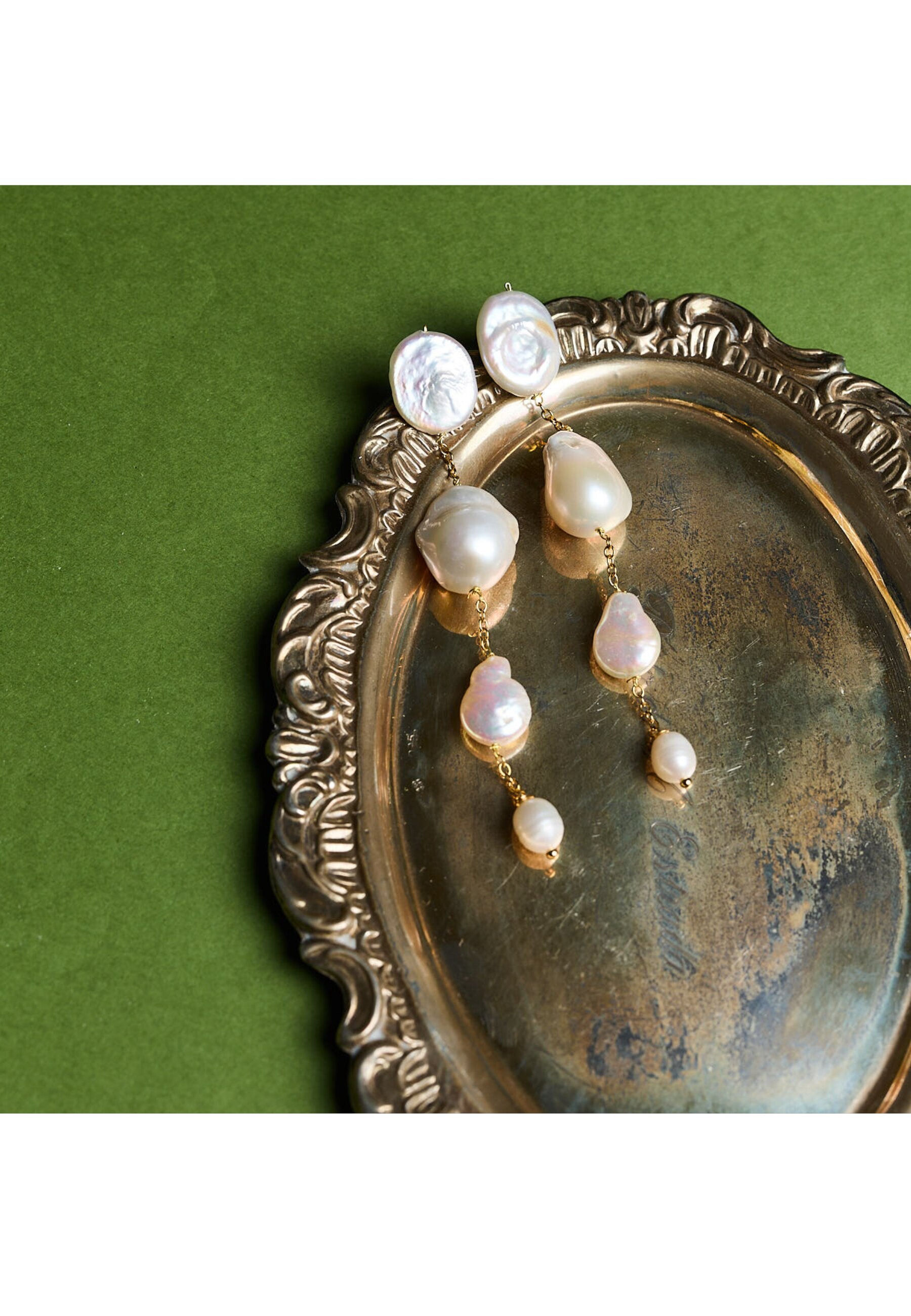 Pendientes bañados en oro con perlas diseño elegante cyra - Lavani Jewels - Blanco Blanco-4