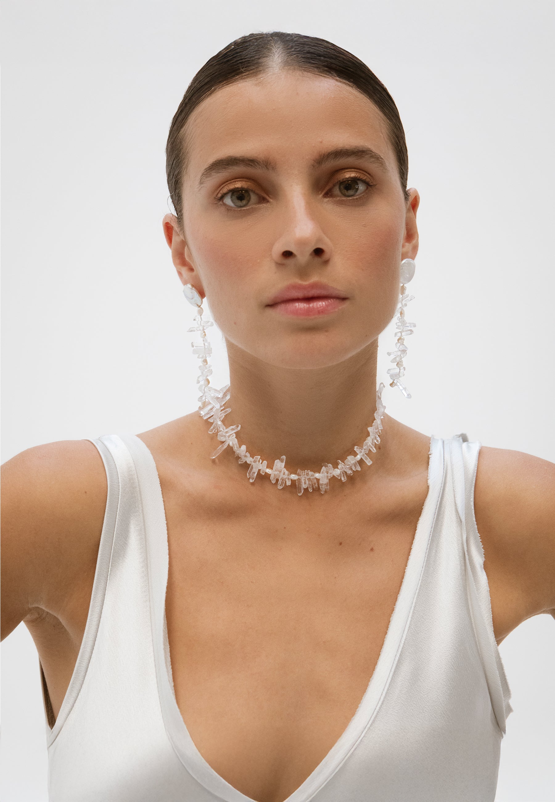Imagen 0 de Chokers bañados en oro con cuarzo diseño radiante calista Blanco