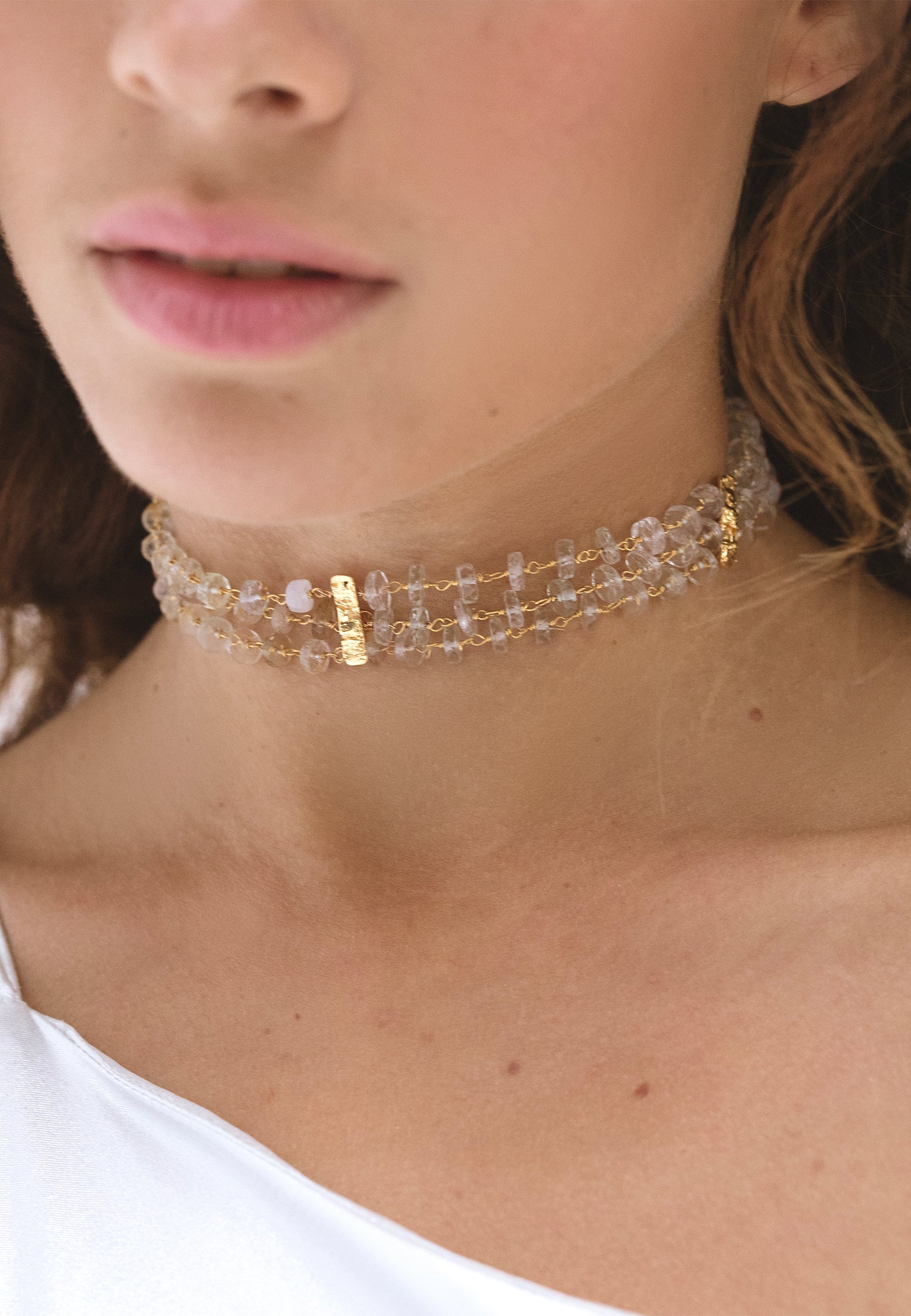 Choker bañado en oro con piedra luna aurora - Lavani Jewels - Blanco Blanco-3