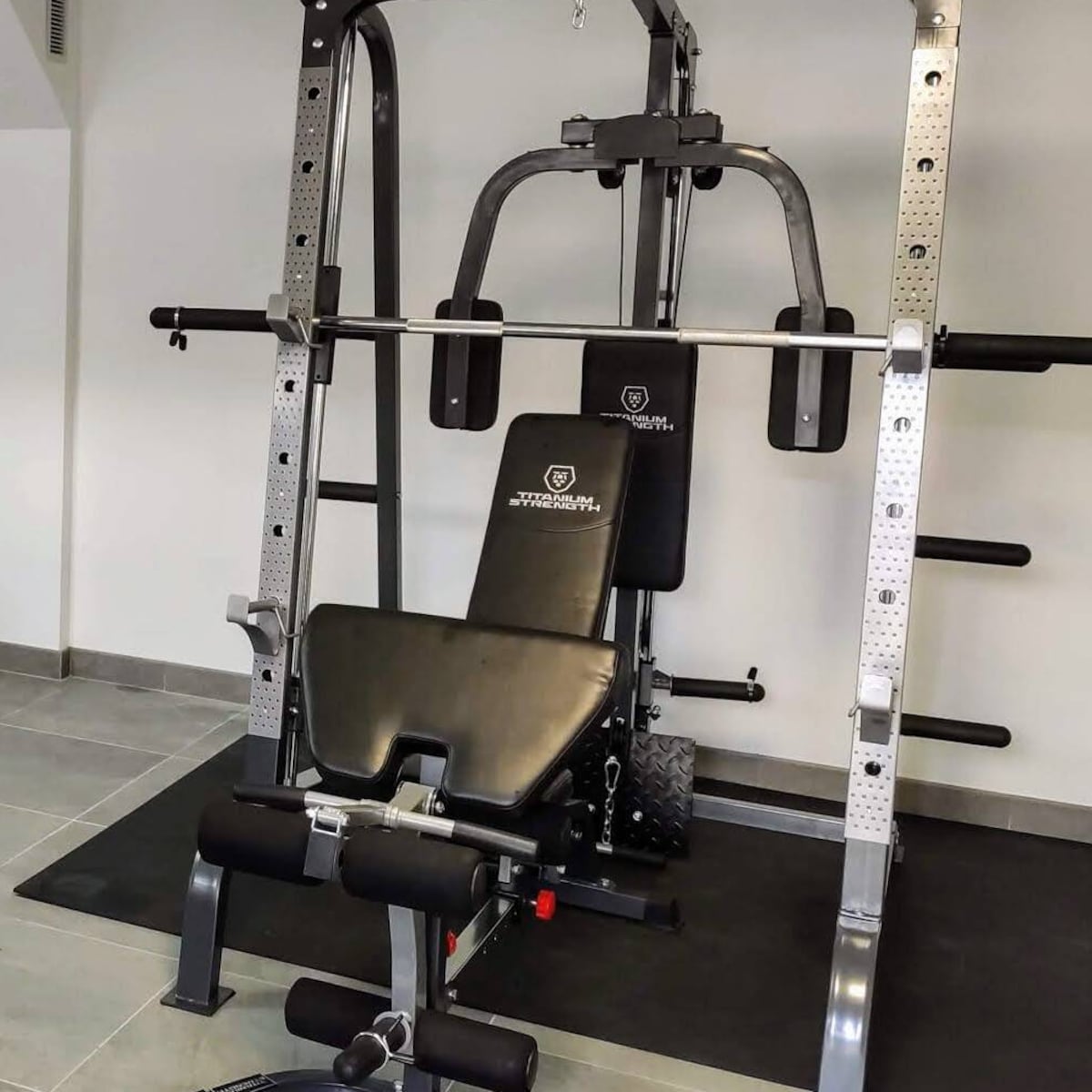 Multiestación Smith con Polea Alta y Baja 180SP Titanium Strength