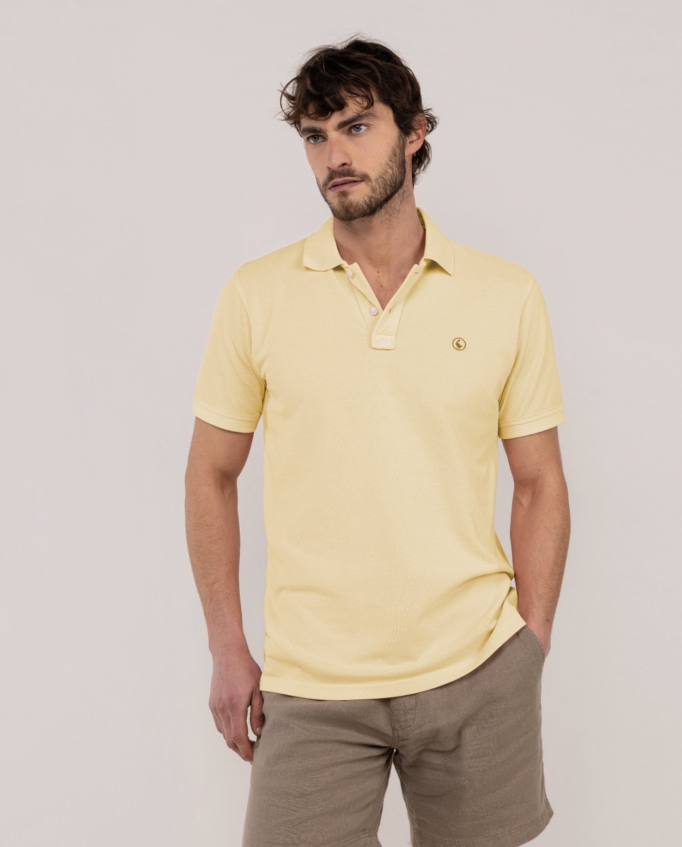 Imagen 0 de Polo piqué de hombre tinte garment dyed Amarillo