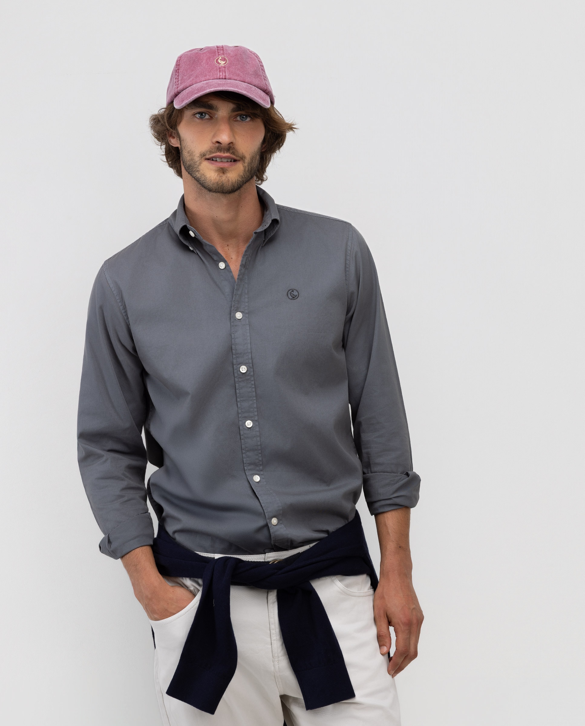 Imagen 0 de Camisa de hombre garment dyed lisa Gris