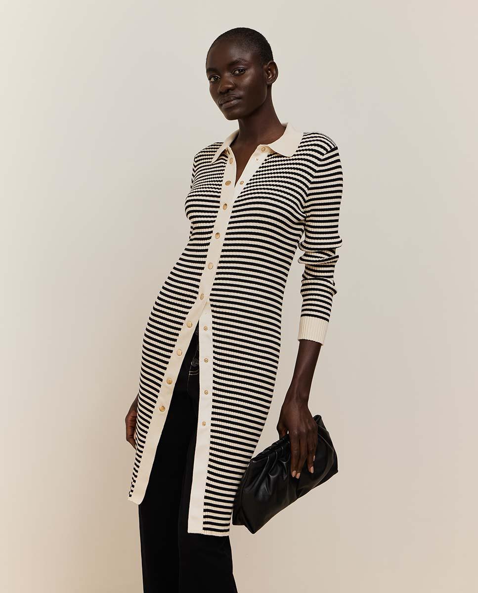 Vestido de tricot a rayas con cuello camisero