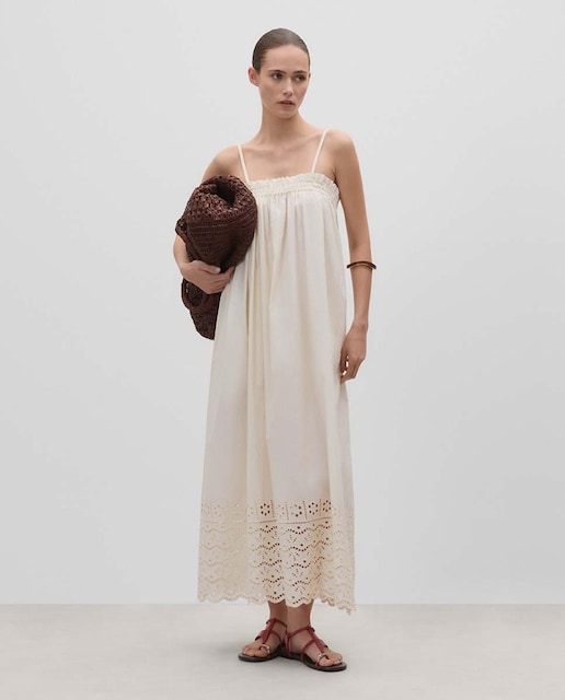 Imagen 0 de Vestido tirantes bajo bordado