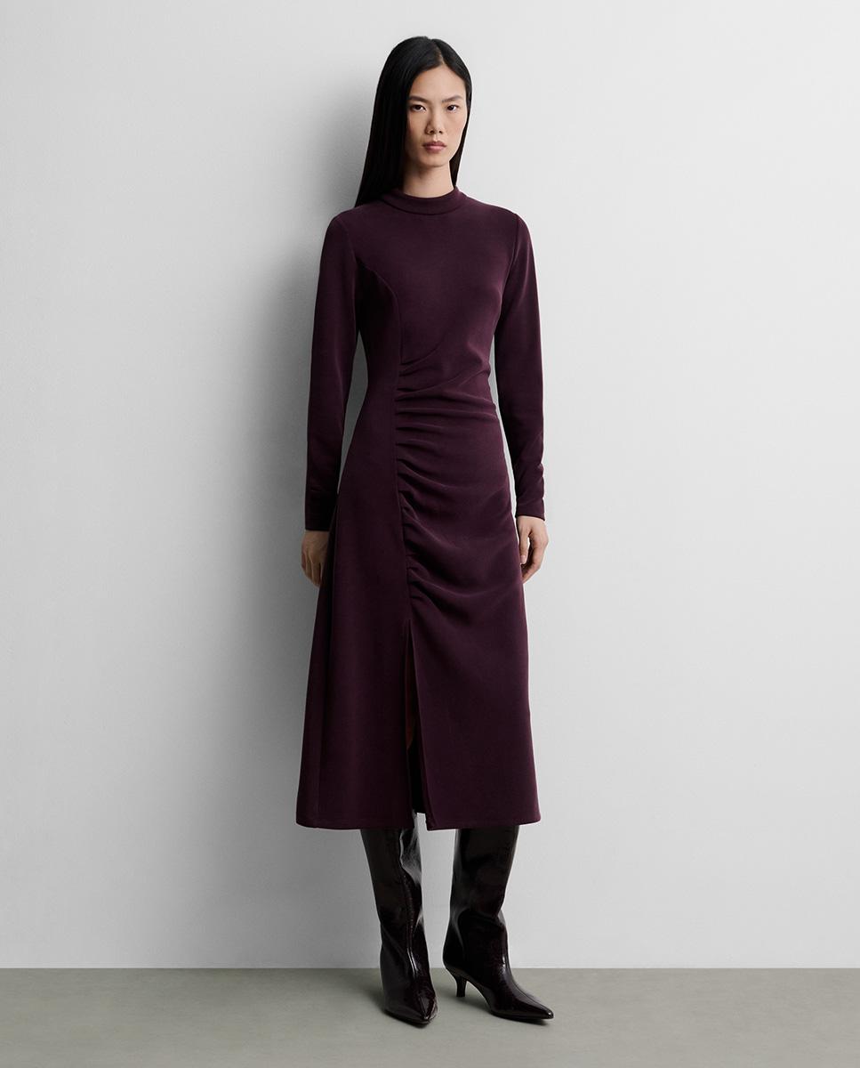 Imagen 0 de Vestido midi drapeado lateral de manga larga de cuello perkins Granate