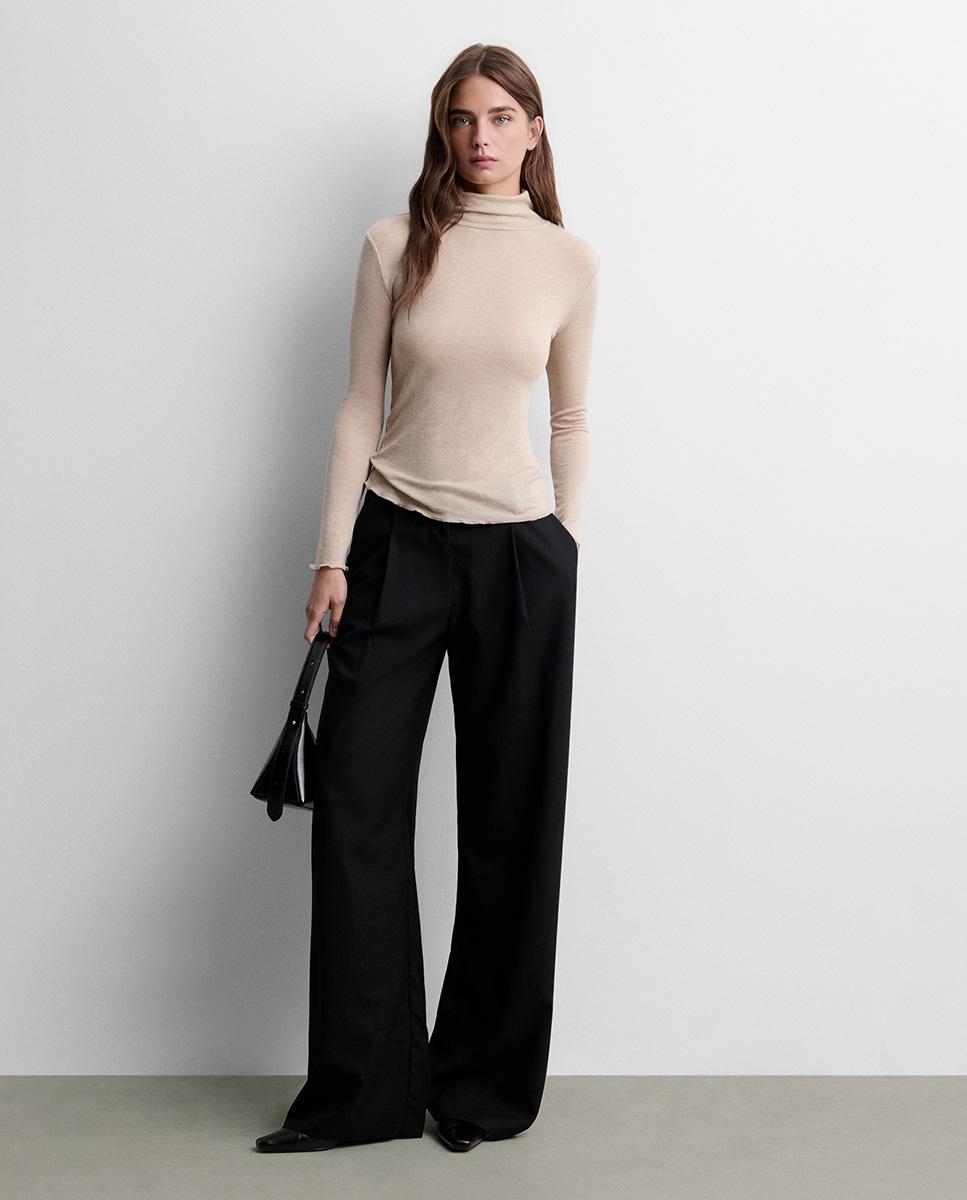 Imagen 0 de Camiseta de mujer cuello alto Beige