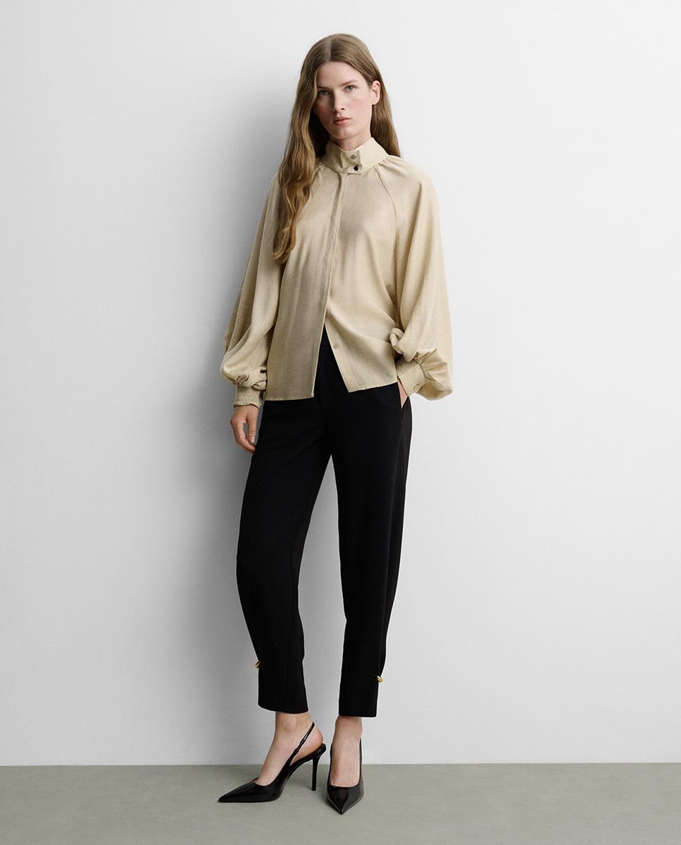 Imagen 0 de Blusa de mujer fluida cuello chimena Beige